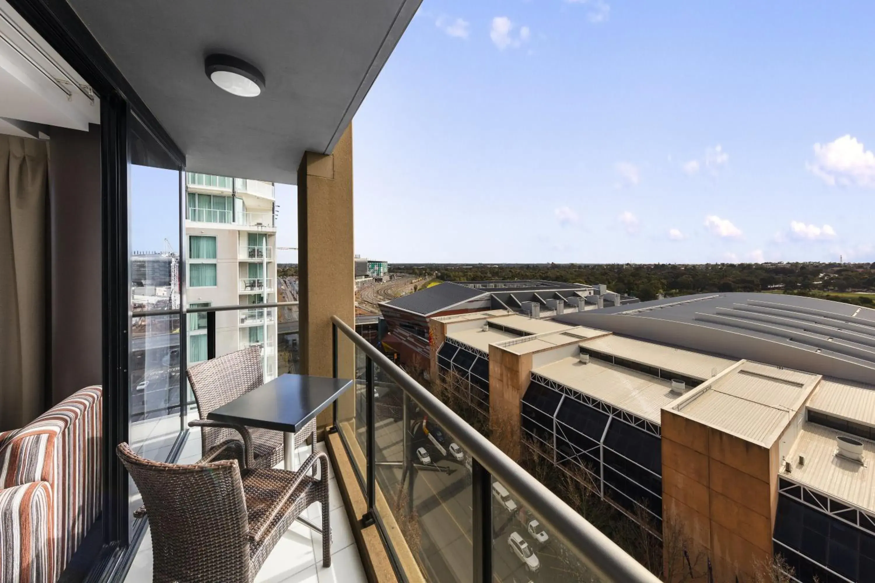Two-Bedroom Apartment - North Terrace in Oaks Adelaide Horizons Suites Two-Bedroom Apartment - North Terrace in Oaks Adelaide Horizons Suites