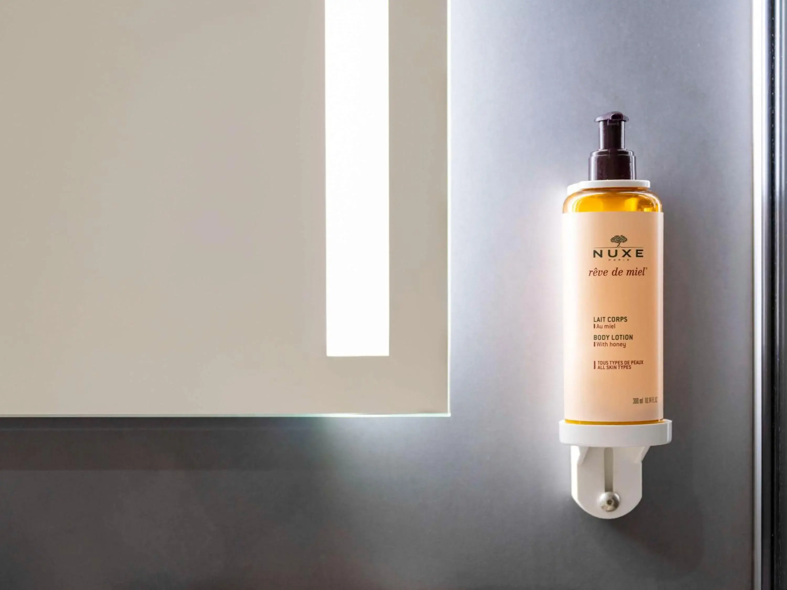 Privilege Double Room with Sofa Bed in Hôtel Mercure Lyon Centre Lumière Privilege Double Room with Sofa Bed in Hôtel Mercure Lyon Centre Lumière