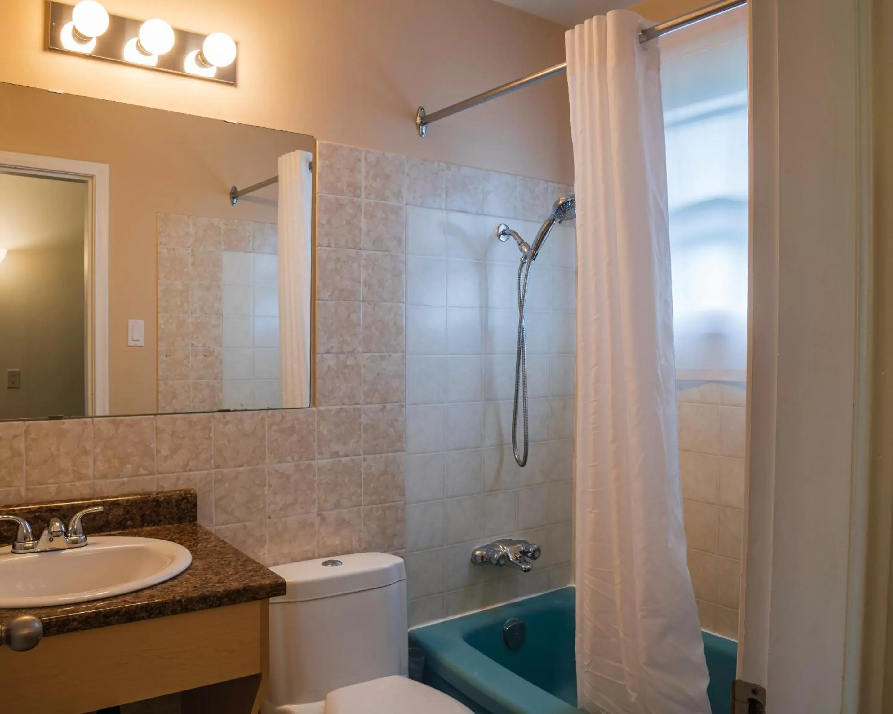 Queen Room in Lakeview Motel Queen Room in Lakeview Motel