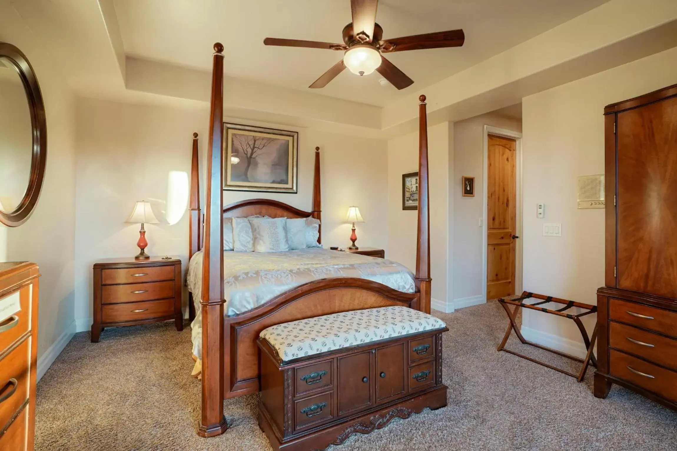 Queen Room with Balcony in Summit Villa BnB Queen Room with Balcony in Summit Villa BnB