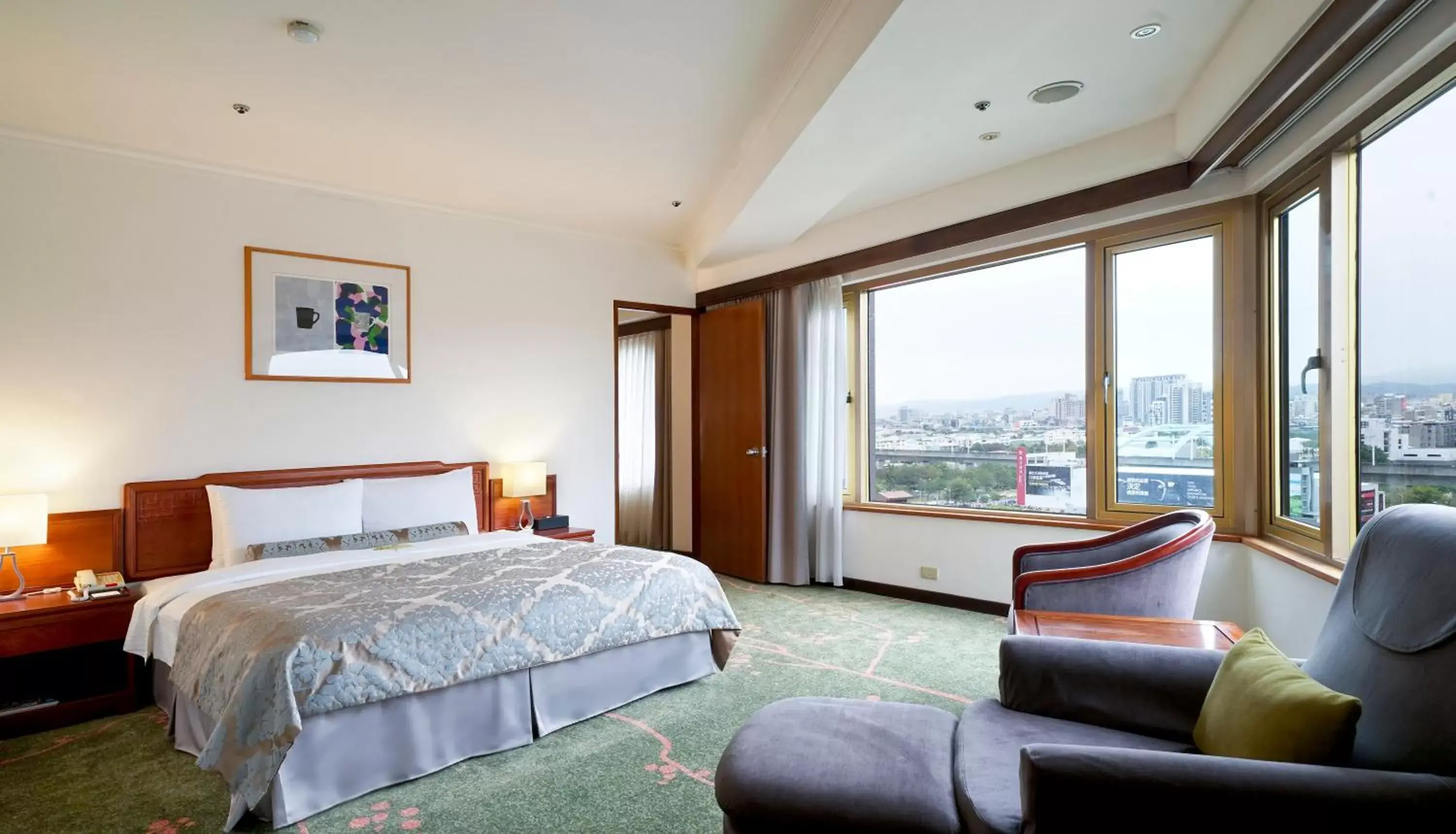 Deluxe Suite in The Howard Prince Hotel Taichung Deluxe Suite in The Howard Prince Hotel Taichung