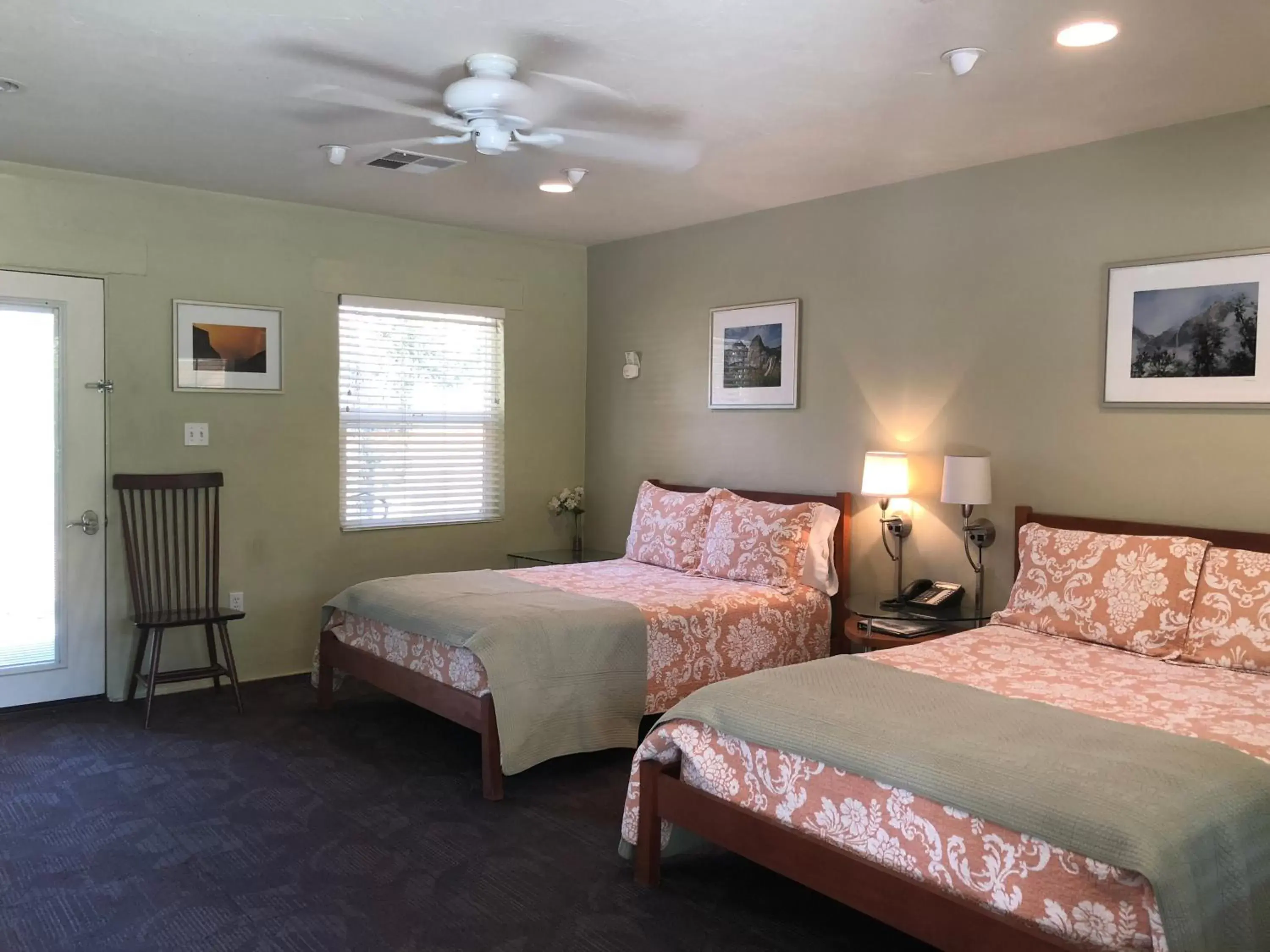 Double Room with Two Double Beds in Queen's Inn By The River Double Room with Two Double Beds in Queen's Inn By The River