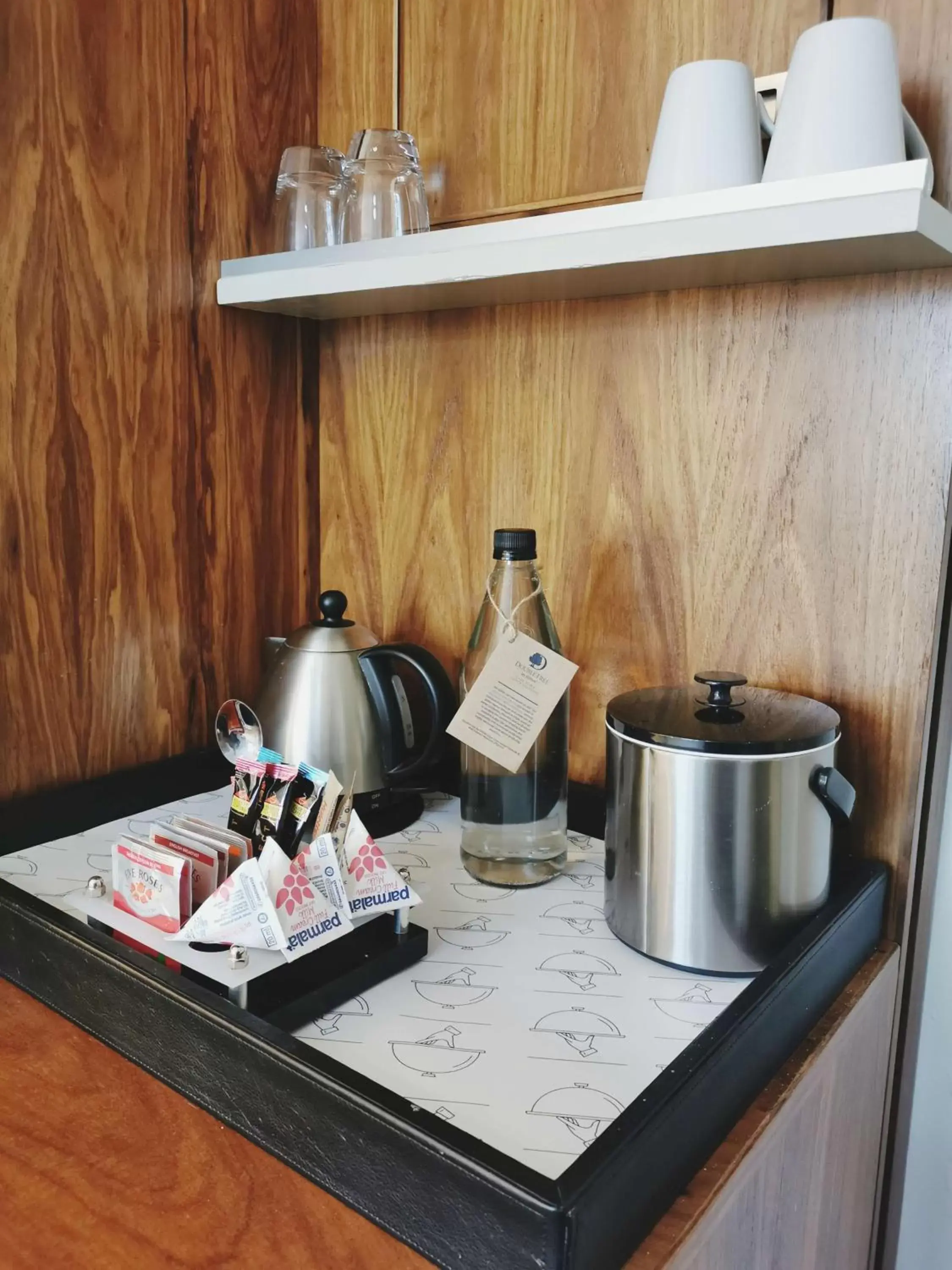 Deluxe Queen Room in DoubleTree by Hilton Cape Town Upper Eastside Deluxe Queen Room in DoubleTree by Hilton Cape Town Upper Eastside