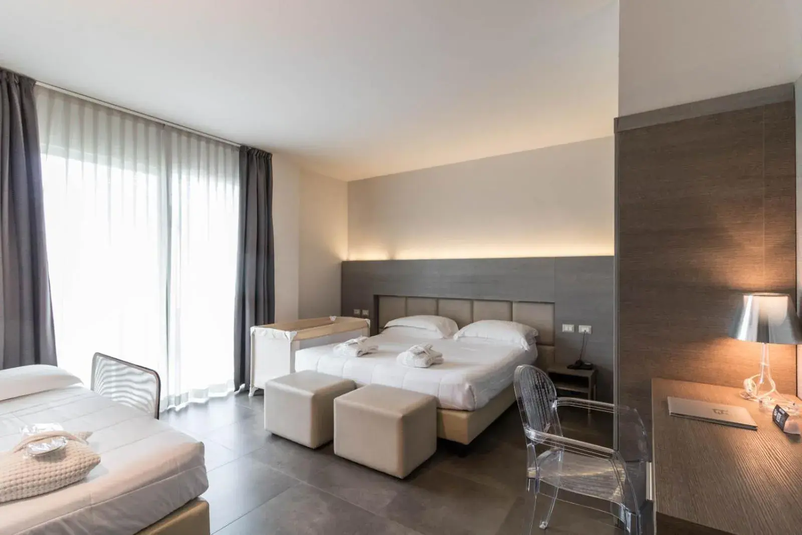 Superior Triple Room with Side Sea View in Bellettini Hotel Superior Triple Room with Side Sea View in Bellettini Hotel