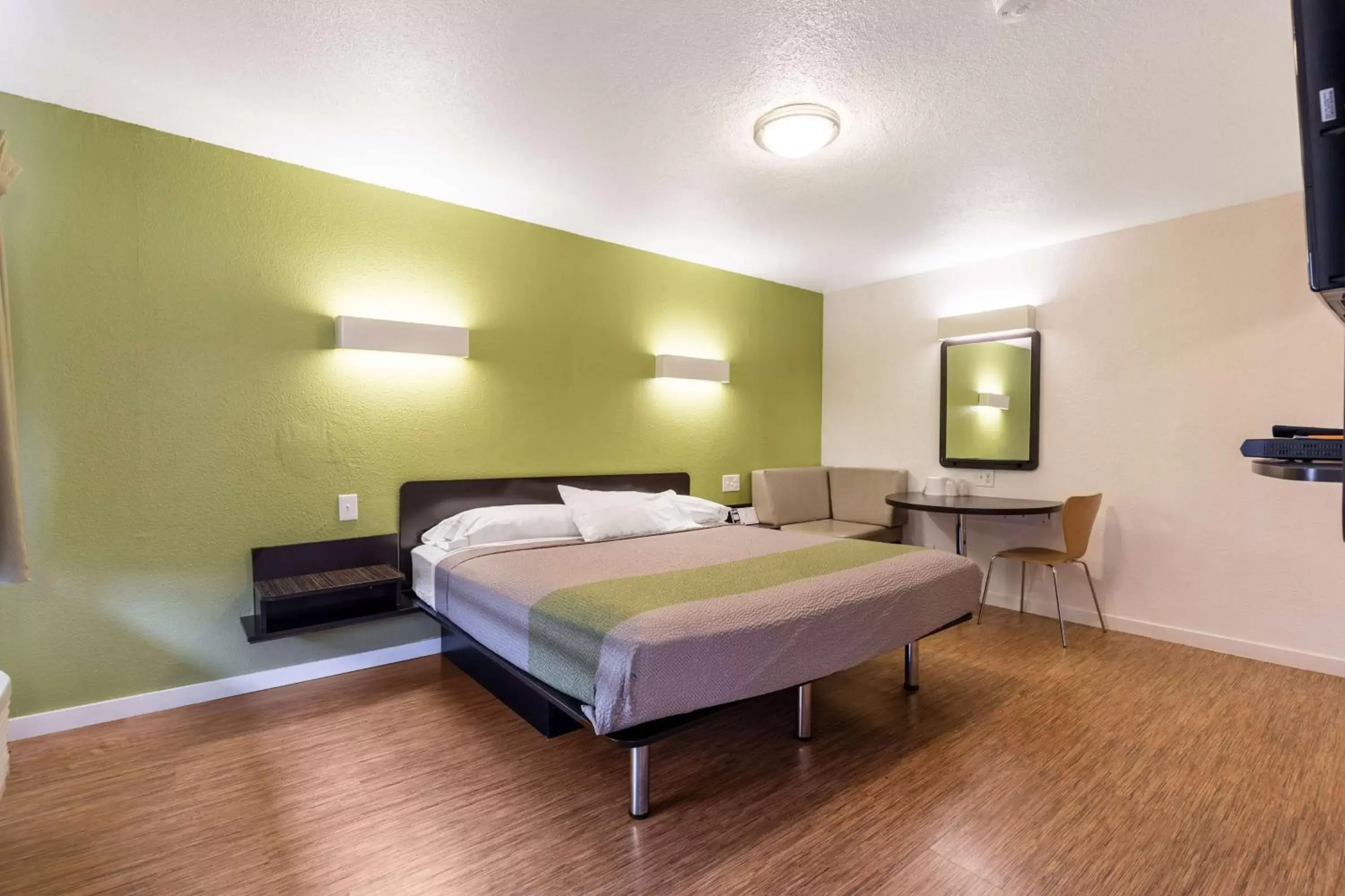 King Room - single occupancy - Non-Smoking in Motel 6 San Rafael King Room - single occupancy - Non-Smoking in Motel 6 San Rafael