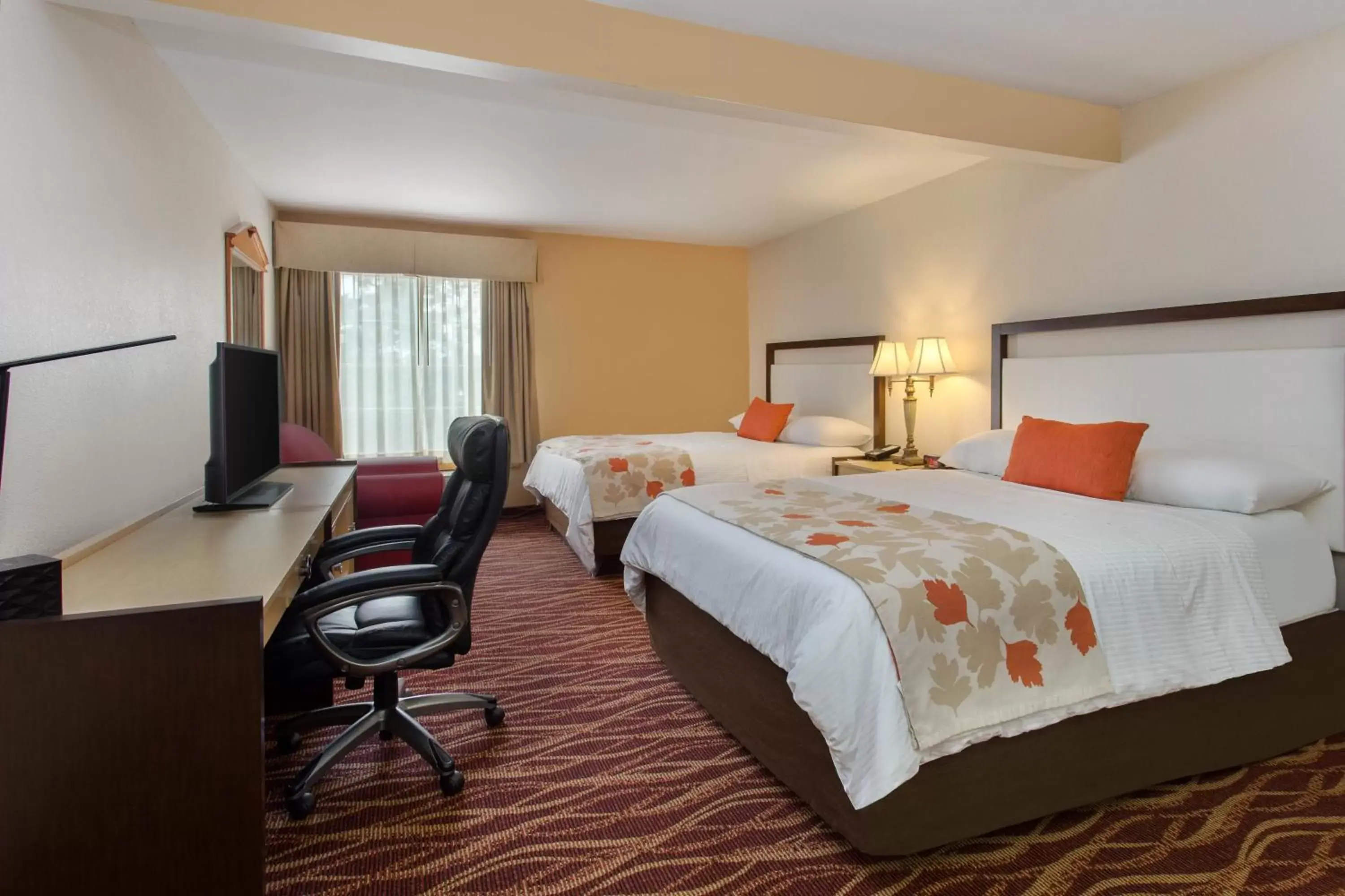 Queen Room with Two Queen Beds - Non-Smoking in Hawthorn Suites by Wyndham Allentown-Fogelsville Queen Room with Two Queen Beds - Non-Smoking in Hawthorn Suites by Wyndham Allentown-Fogelsville