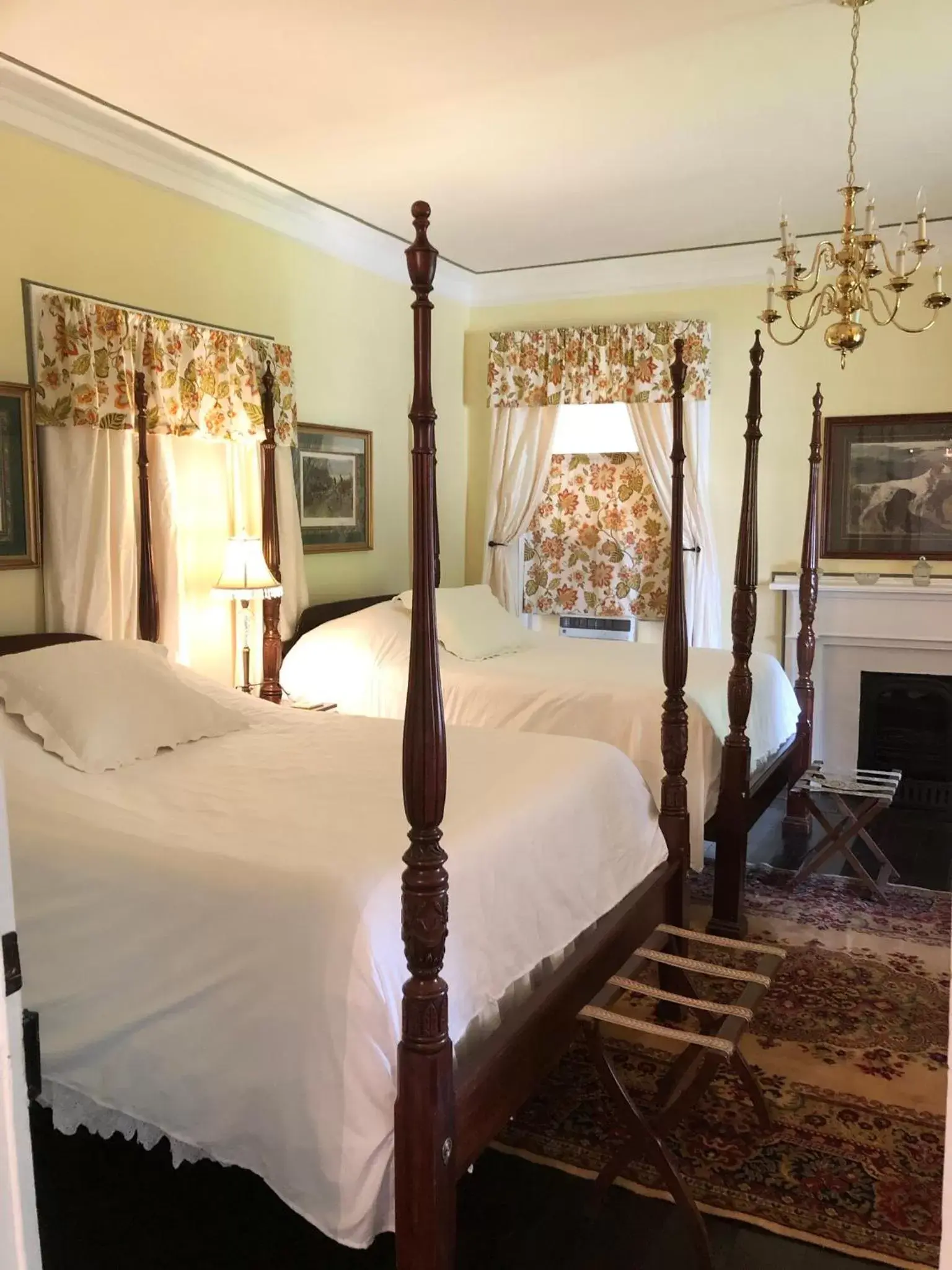 Family Room with Garden View in Belmont Inn Family Room with Garden View in Belmont Inn