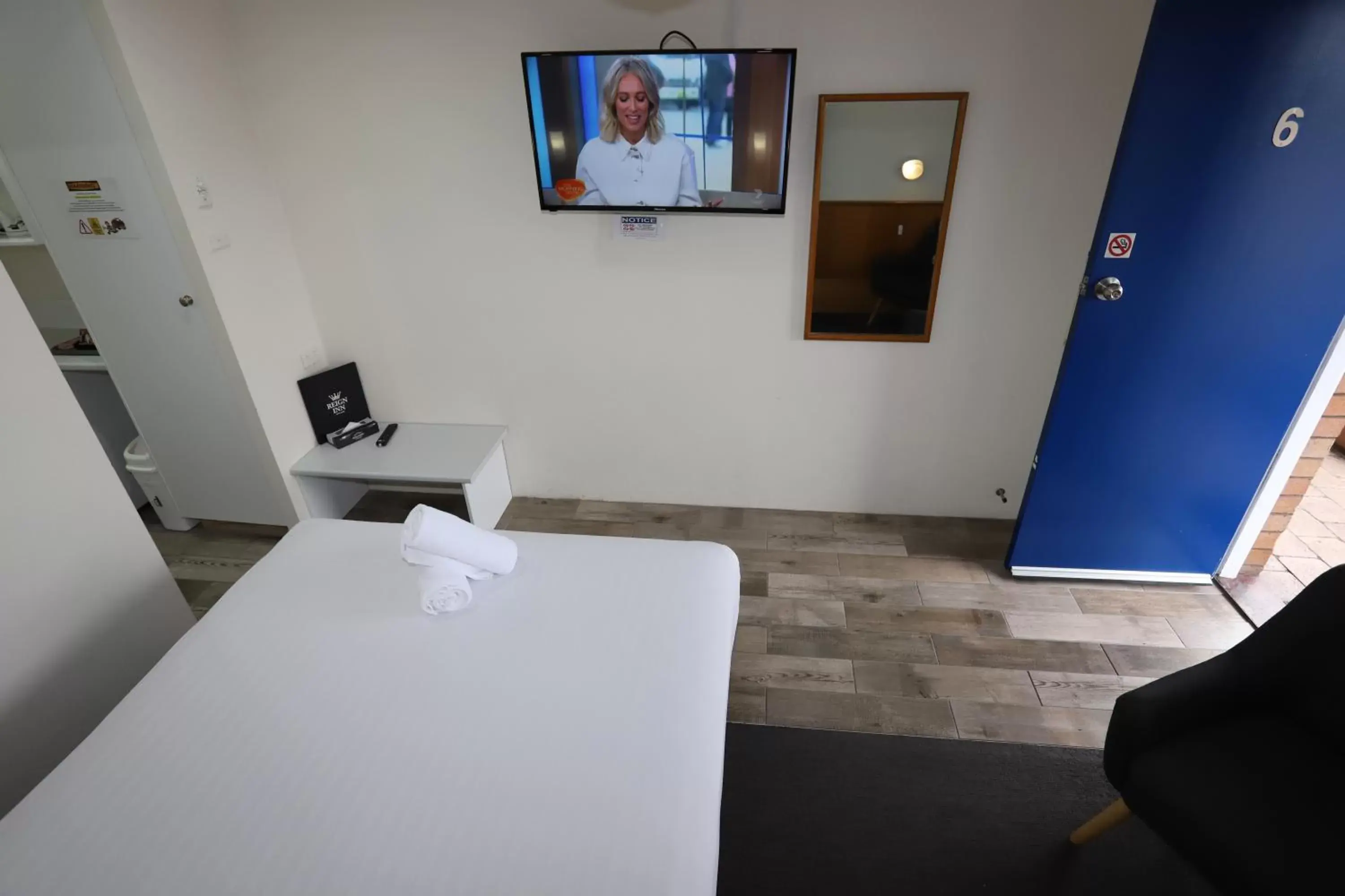 Economy Queen Room (Not Pet Friendly) in Reign Inn Newcastle Economy Queen Room (Not Pet Friendly) in Reign Inn Newcastle