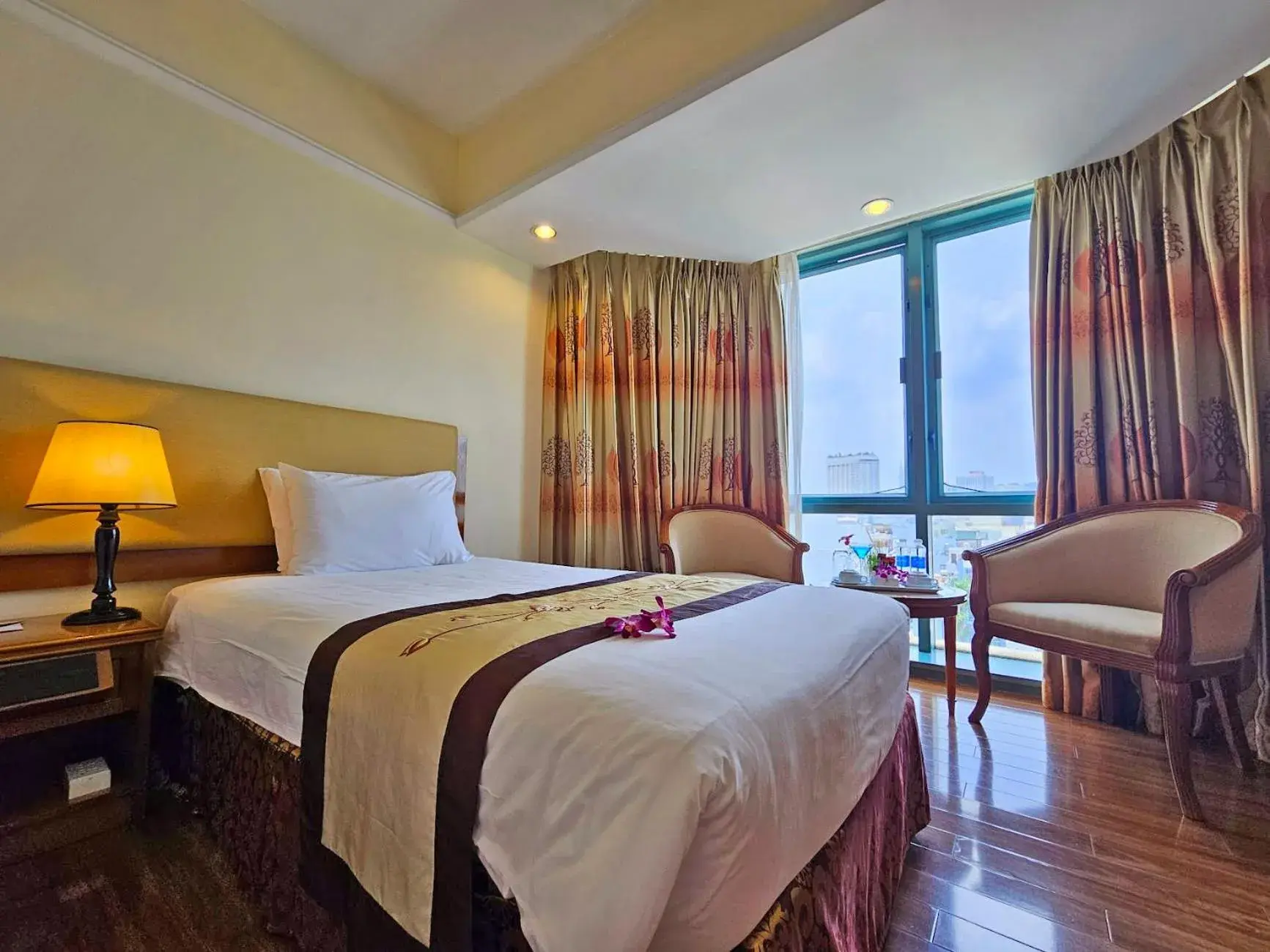 Superior Double or Twin Room in Ramana Saigon Hotel Superior Double or Twin Room in Ramana Saigon Hotel