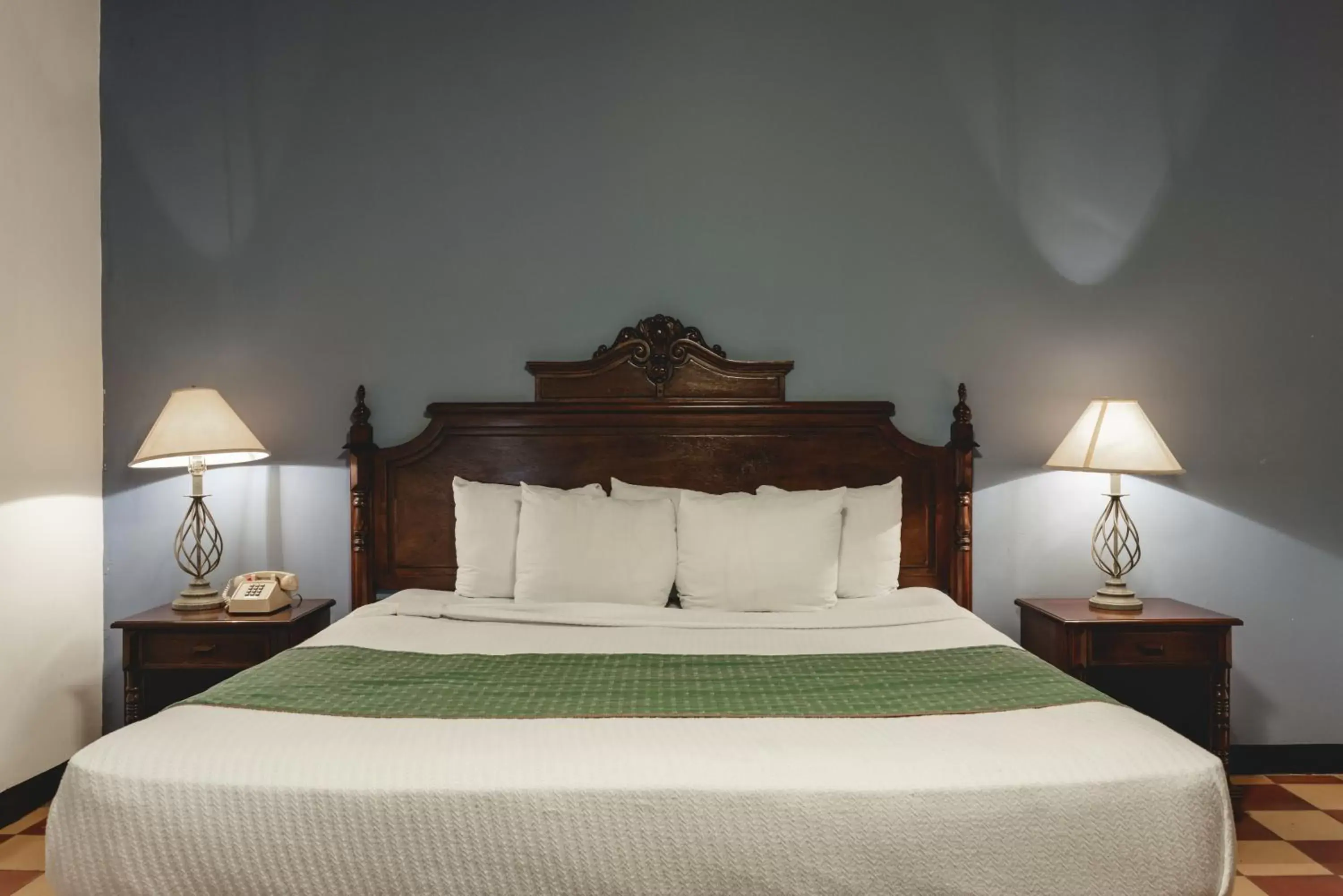 Queen Room with Balcony in Hotel & Restaurante La Gran Francia Queen Room with Balcony in Hotel & Restaurante La Gran Francia