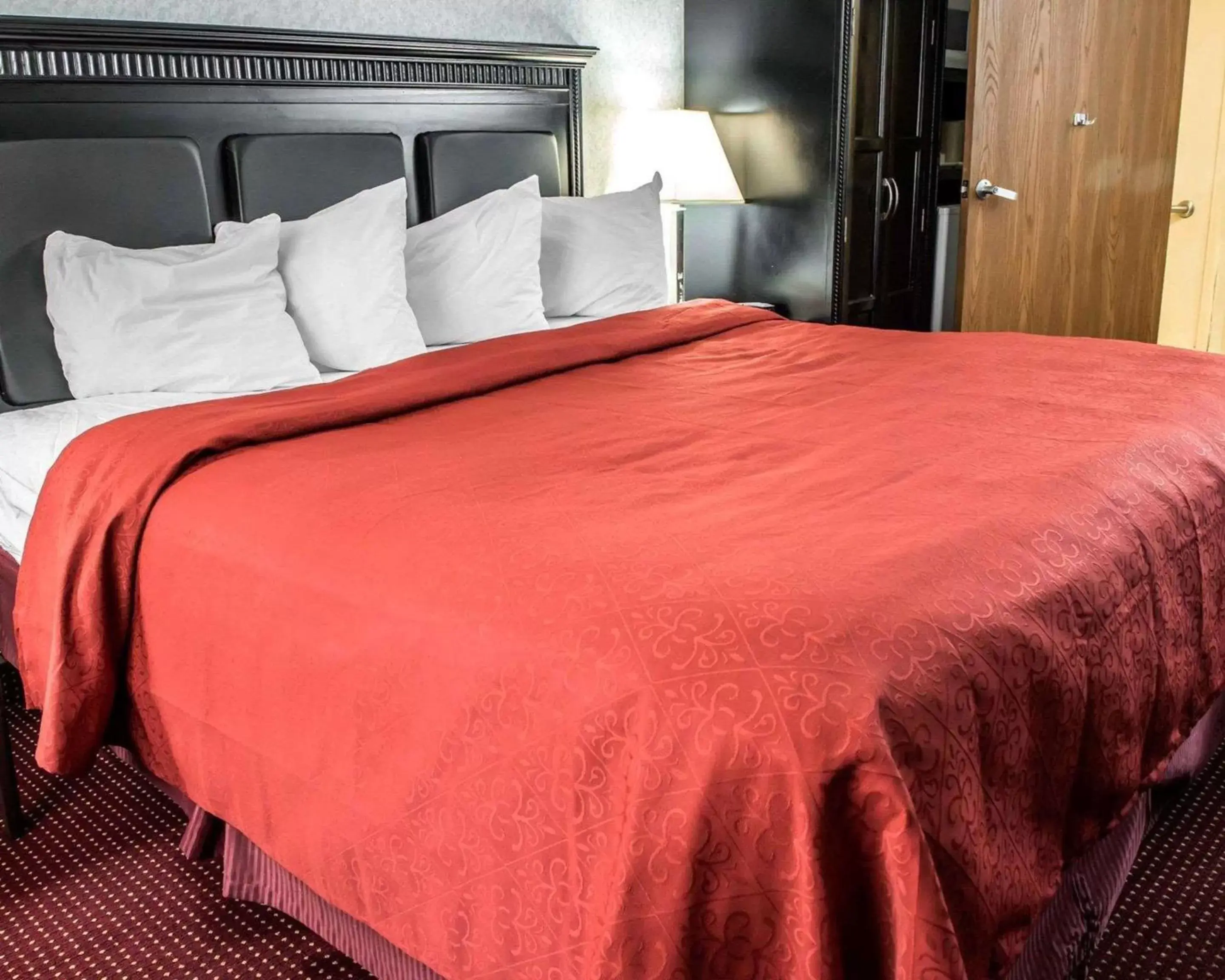 King Room - Disability Access/Smoking in Quality Inn & Suites North Gibsonia King Room - Disability Access/Smoking in Quality Inn & Suites North Gibsonia