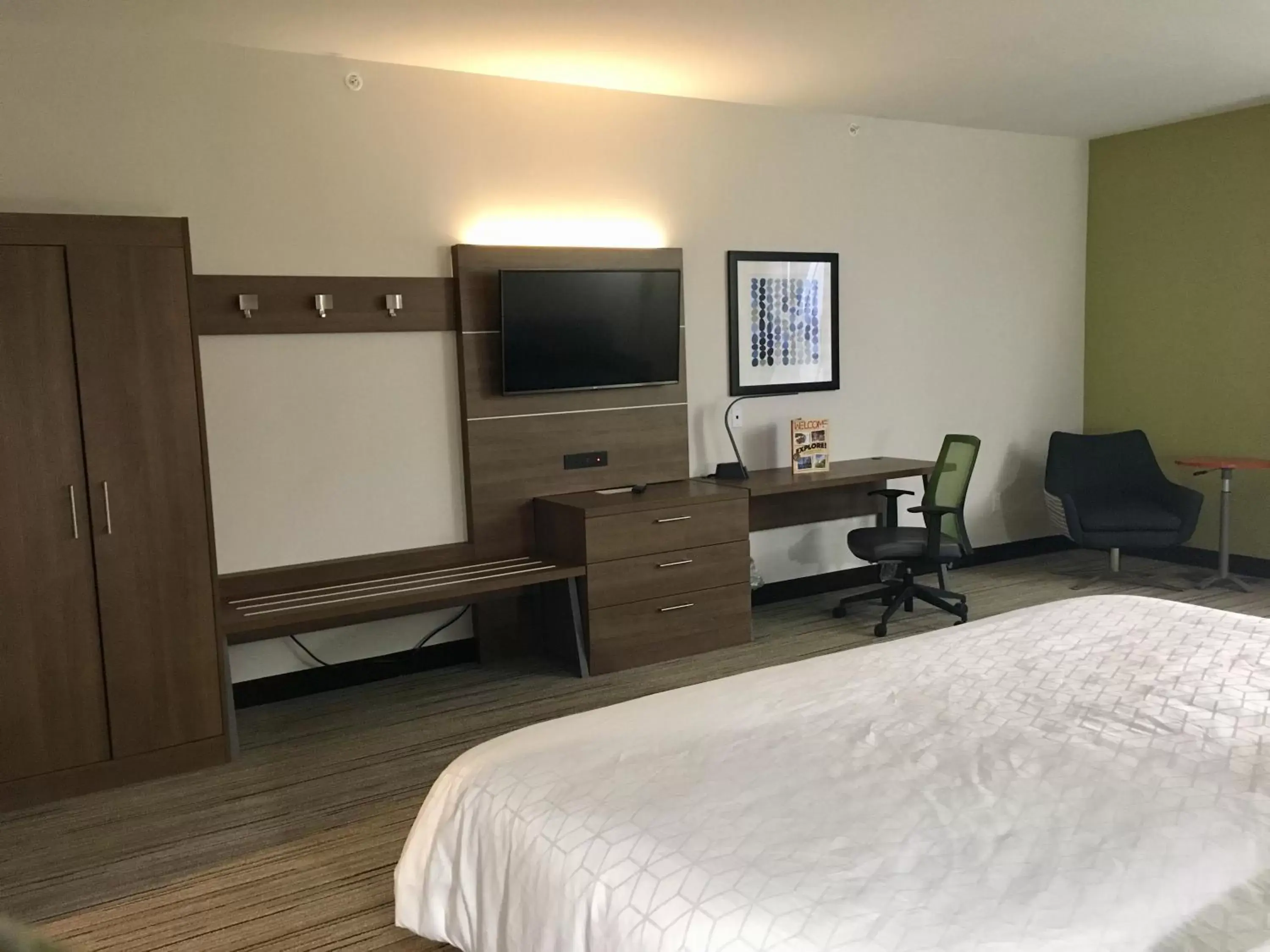 Standard King Room in Holiday Inn Express - Grand Island by IHG Standard King Room in Holiday Inn Express - Grand Island by IHG