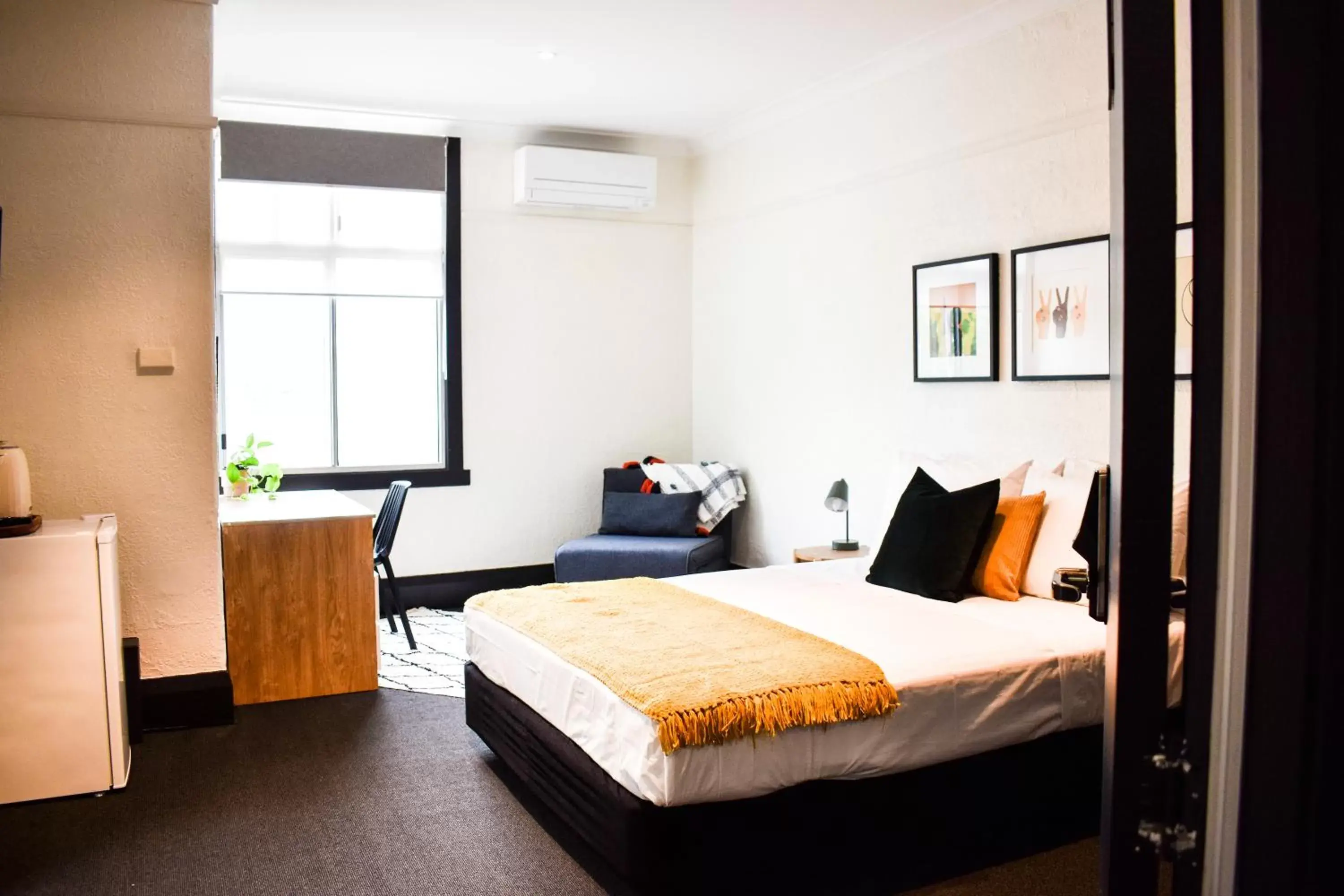 Deluxe Queen Room in The Sherwood Hotel Deluxe Queen Room in The Sherwood Hotel