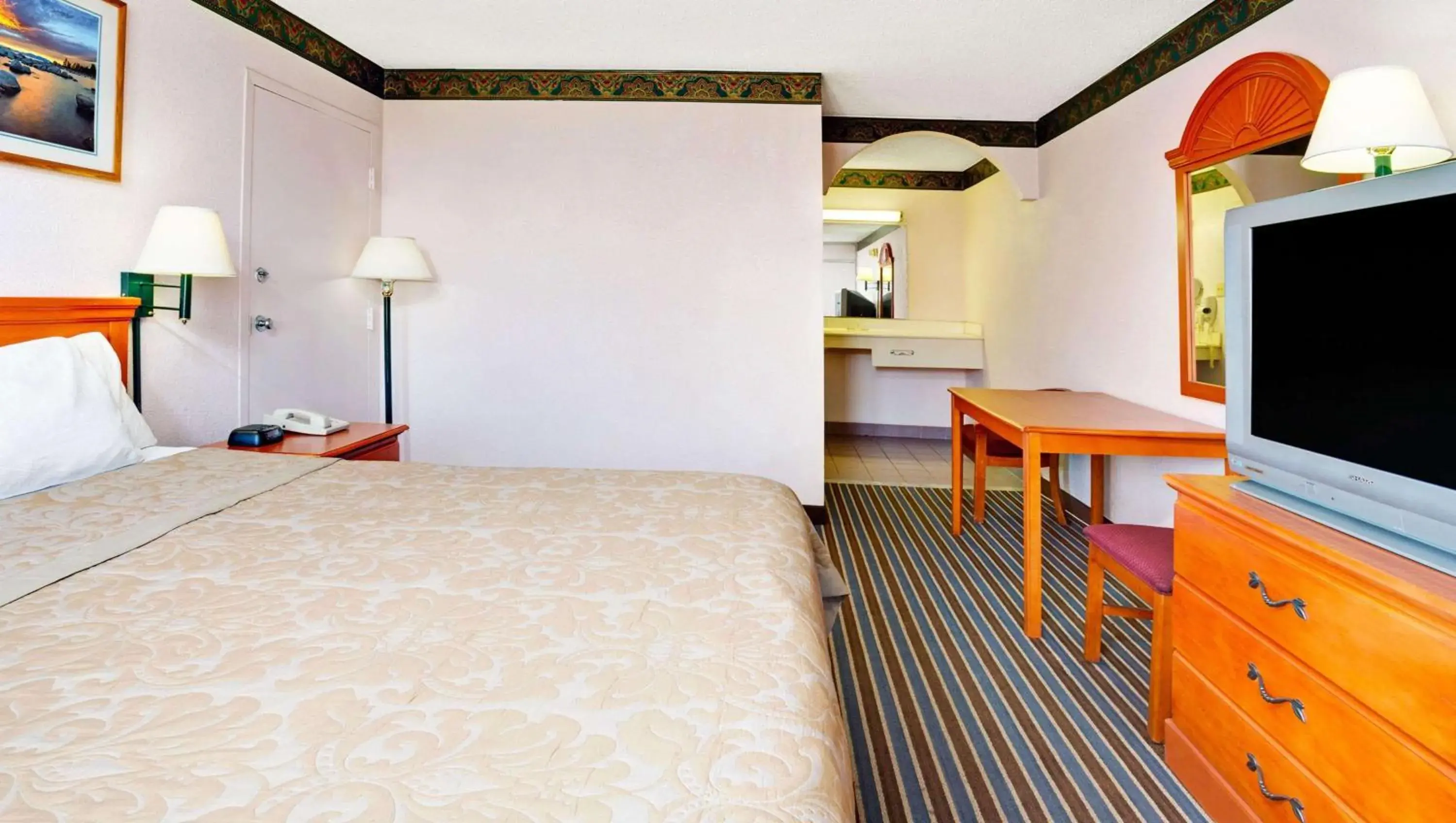 King Room - Smoking in Magnuson Hotel Jacksonville Downtown King Room - Smoking in Magnuson Hotel Jacksonville Downtown