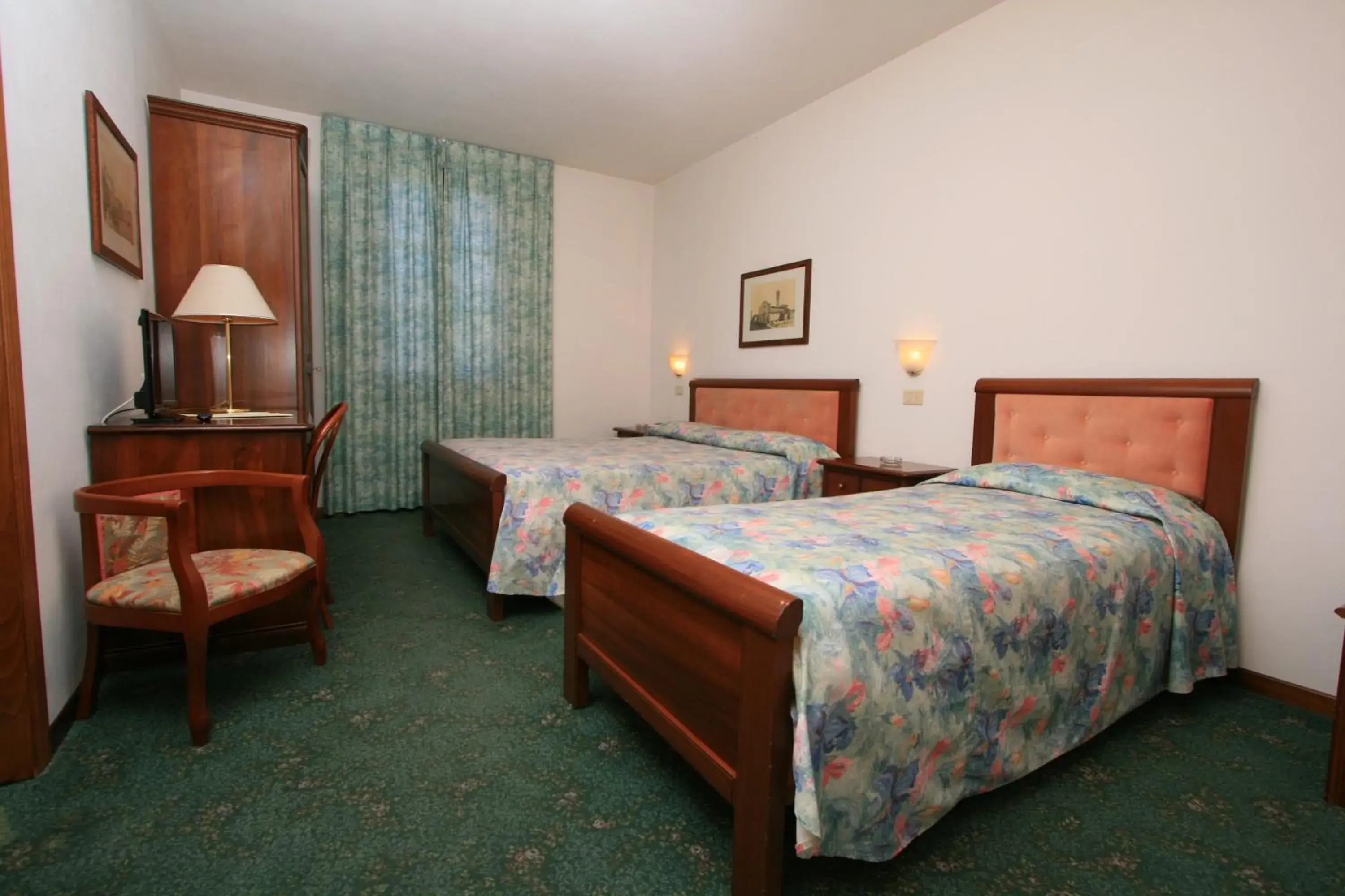 Standard Triple Room in Villa Nencini Standard Triple Room in Villa Nencini