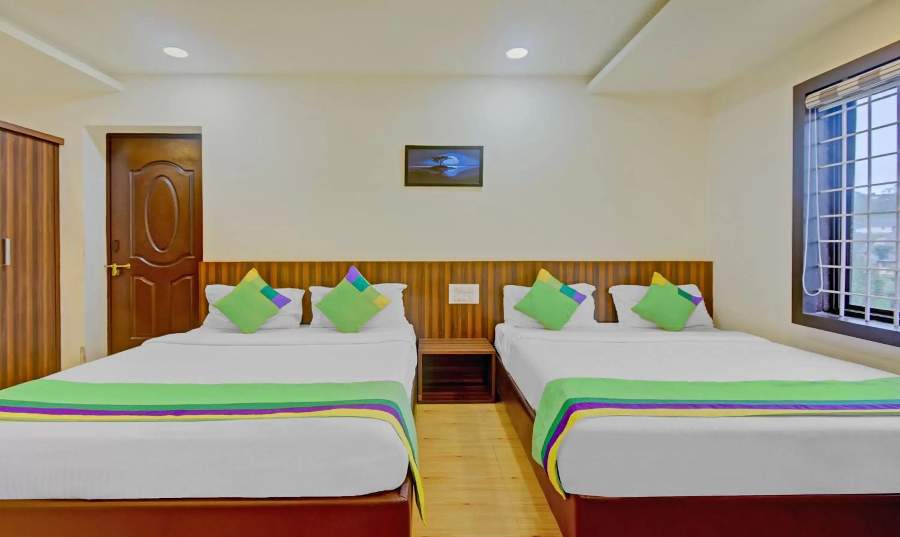 Superior Double Room in Itsy Hotels Igloo Residency Raja Seat Superior Double Room in Itsy Hotels Igloo Residency Raja Seat
