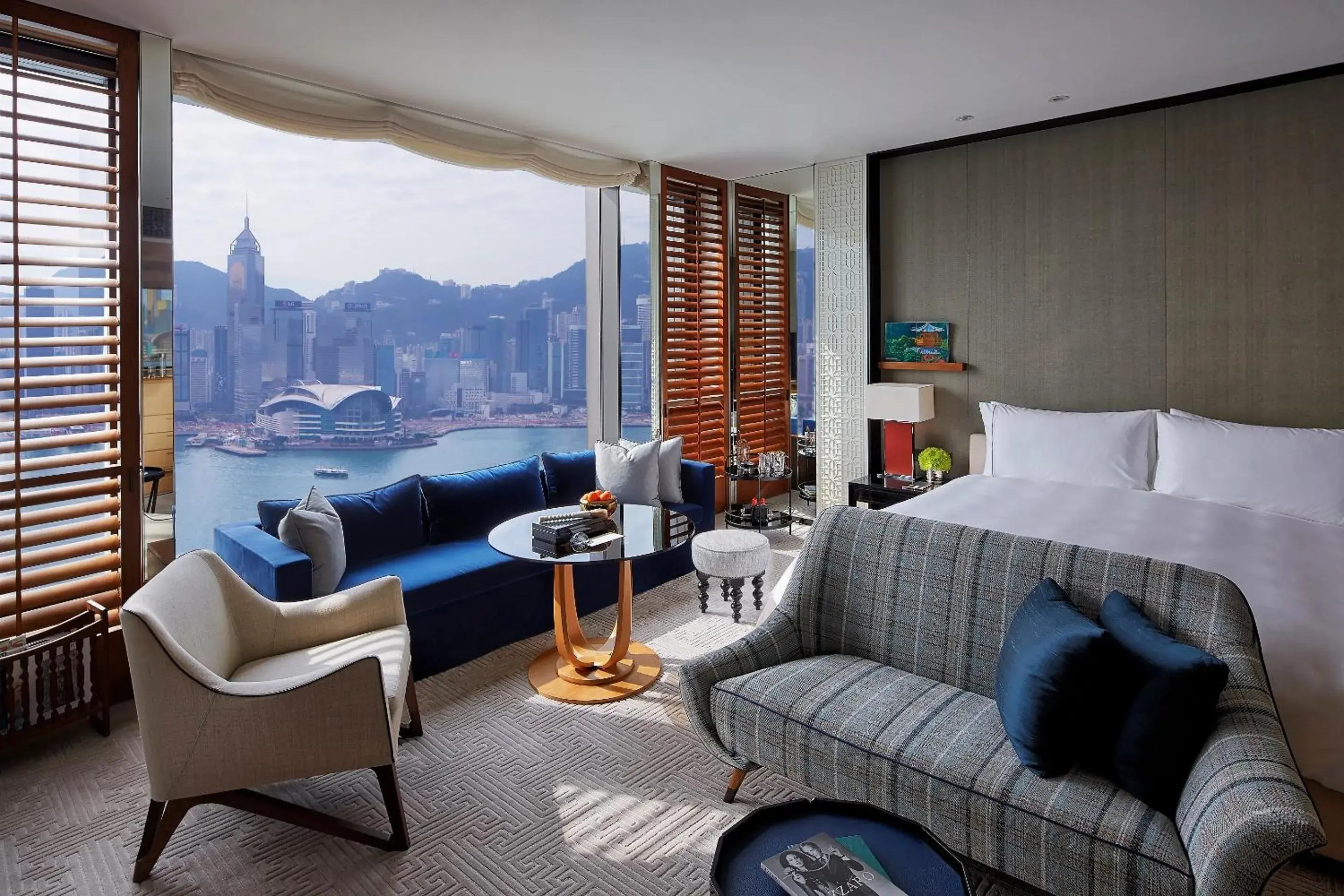 Grand King Room with Harbor View in Rosewood Hong Kong Grand King Room with Harbor View in Rosewood Hong Kong