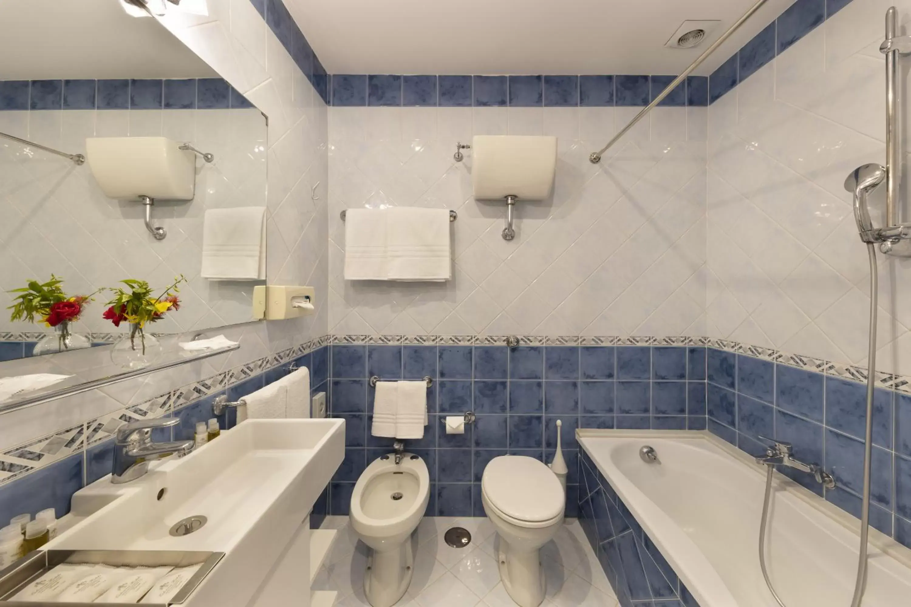 Classic Quadruple Room in Hotel Central Wellness Classic Quadruple Room in Hotel Central Wellness