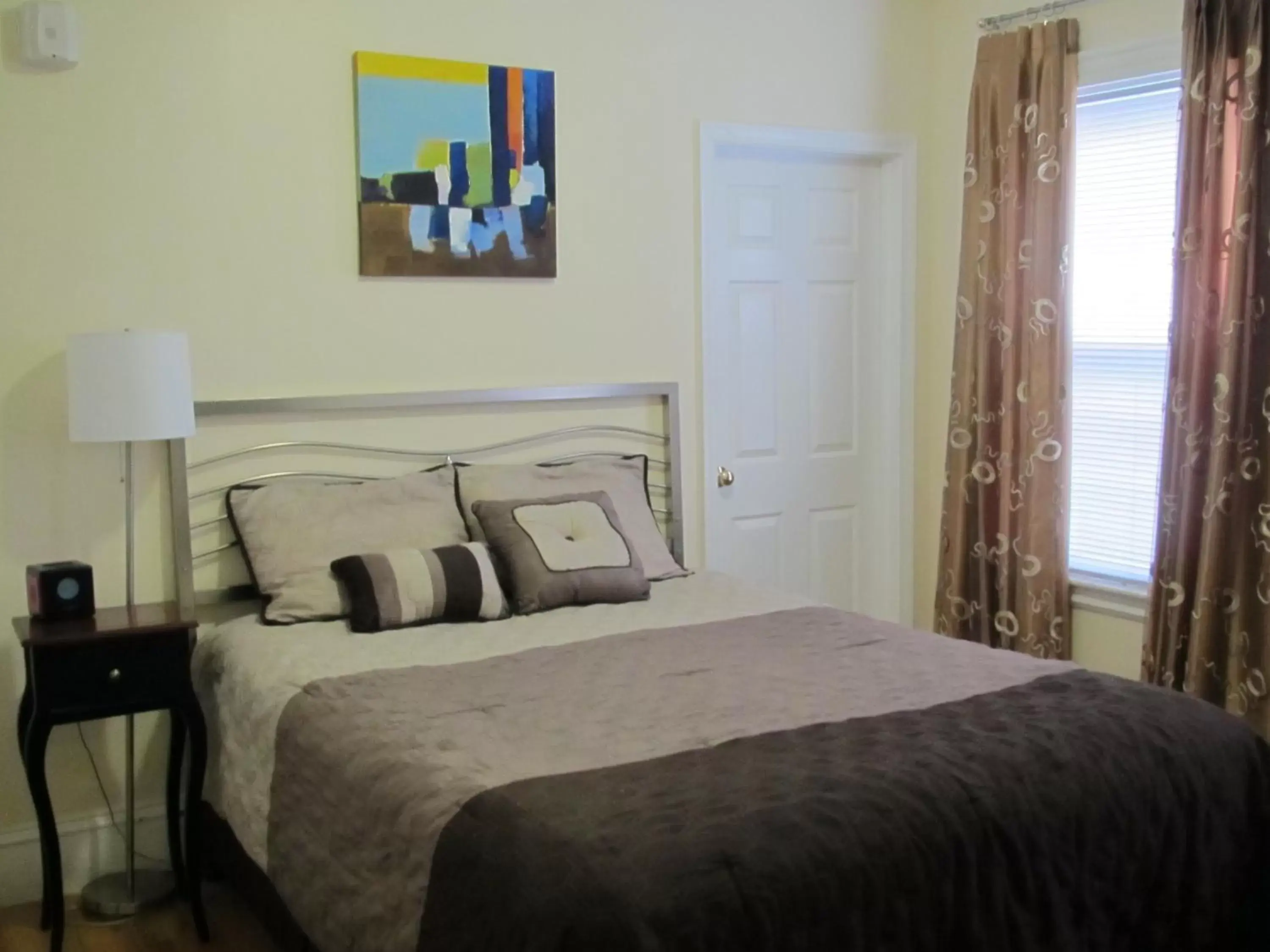 Queen Room in Bowers House Bed and Breakfast Queen Room in Bowers House Bed and Breakfast