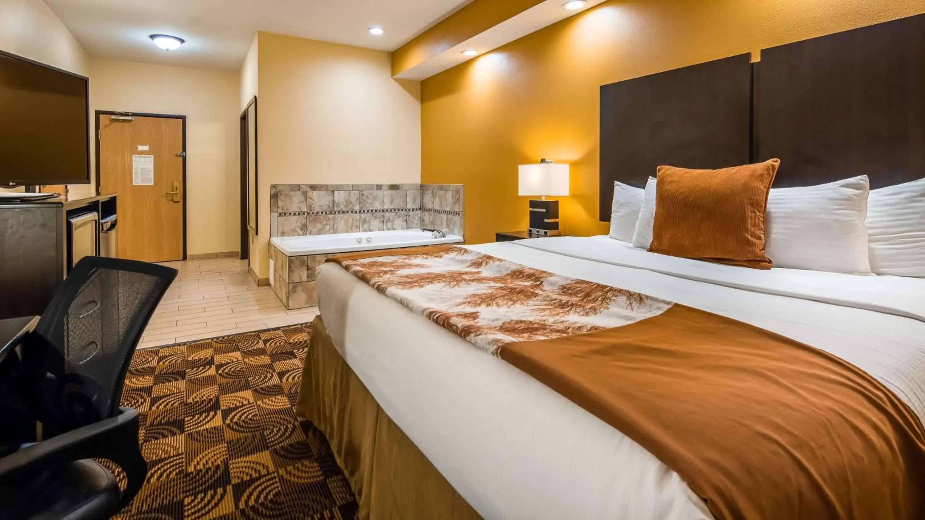 King Room with Hot Tub - Non-Smoking in Best Western Plus Whitewater Inn King Room with Hot Tub - Non-Smoking in Best Western Plus Whitewater Inn