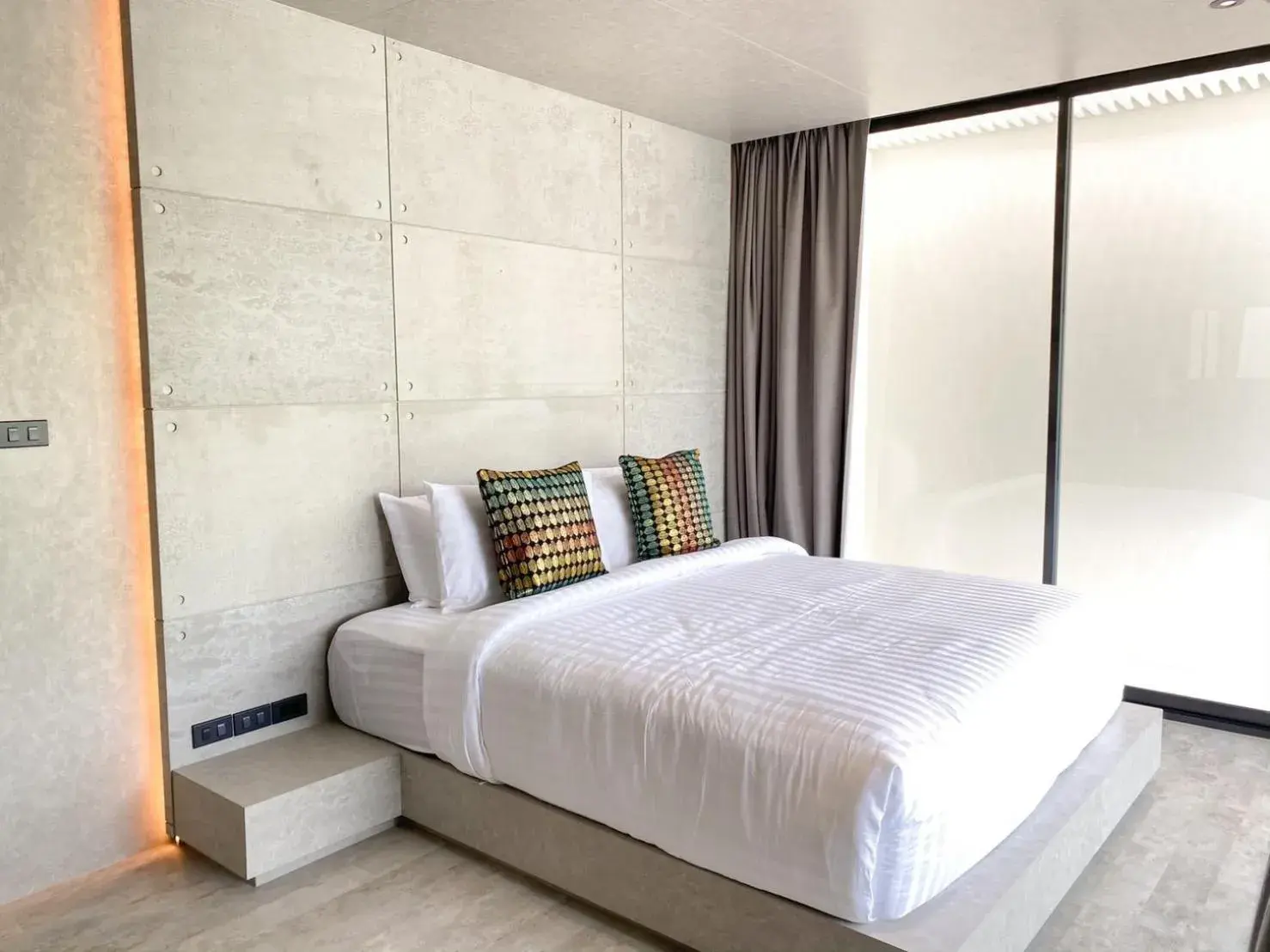 Deluxe Double Room with Balcony and Sea View in Nirundorn Resort Chaam Deluxe Double Room with Balcony and Sea View in Nirundorn Resort Chaam