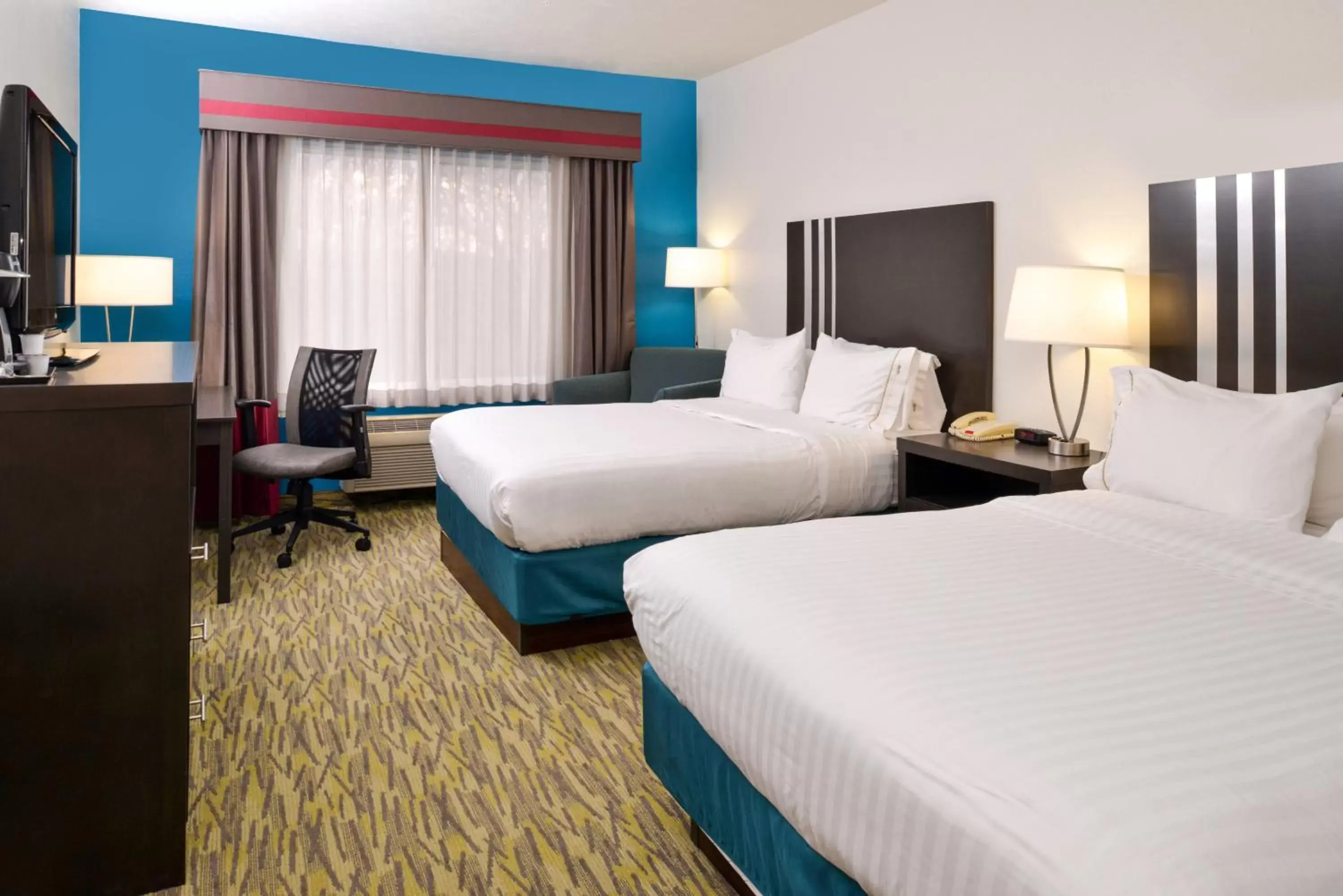 Queen Room with Two Queen Beds in Holiday Inn Express Hotel & Suites Omaha West, an IHG Hotel Queen Room with Two Queen Beds in Holiday Inn Express Hotel & Suites Omaha West, an IHG Hotel