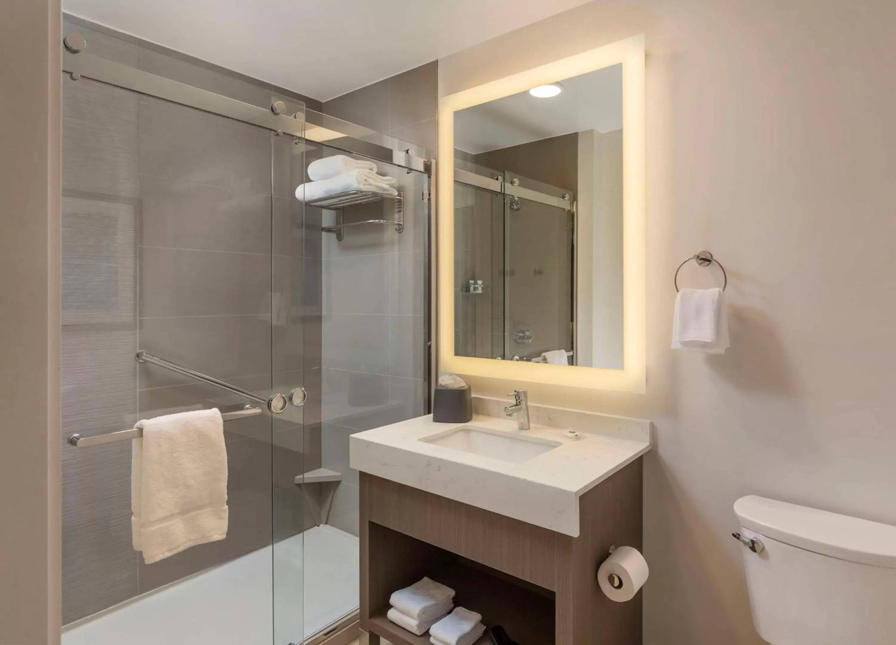 King Studio Suite with Kitchen and Sofa Bed in Hyatt House Portland/Beaverton King Studio Suite with Kitchen and Sofa Bed in Hyatt House Portland/Beaverton