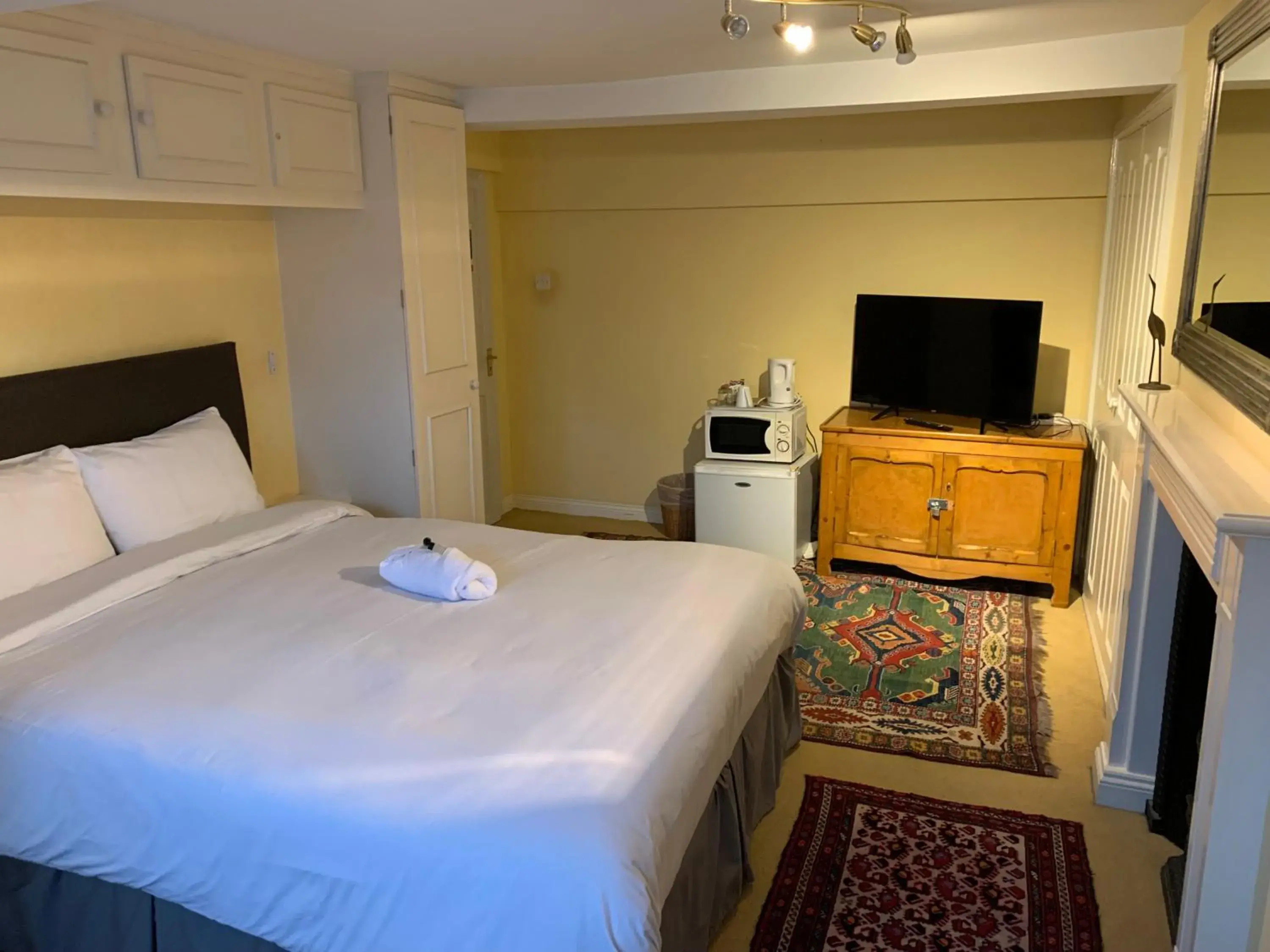 Double Room with Shared Bathroom - single occupancy in The Red House Double Room with Shared Bathroom - single occupancy in The Red House
