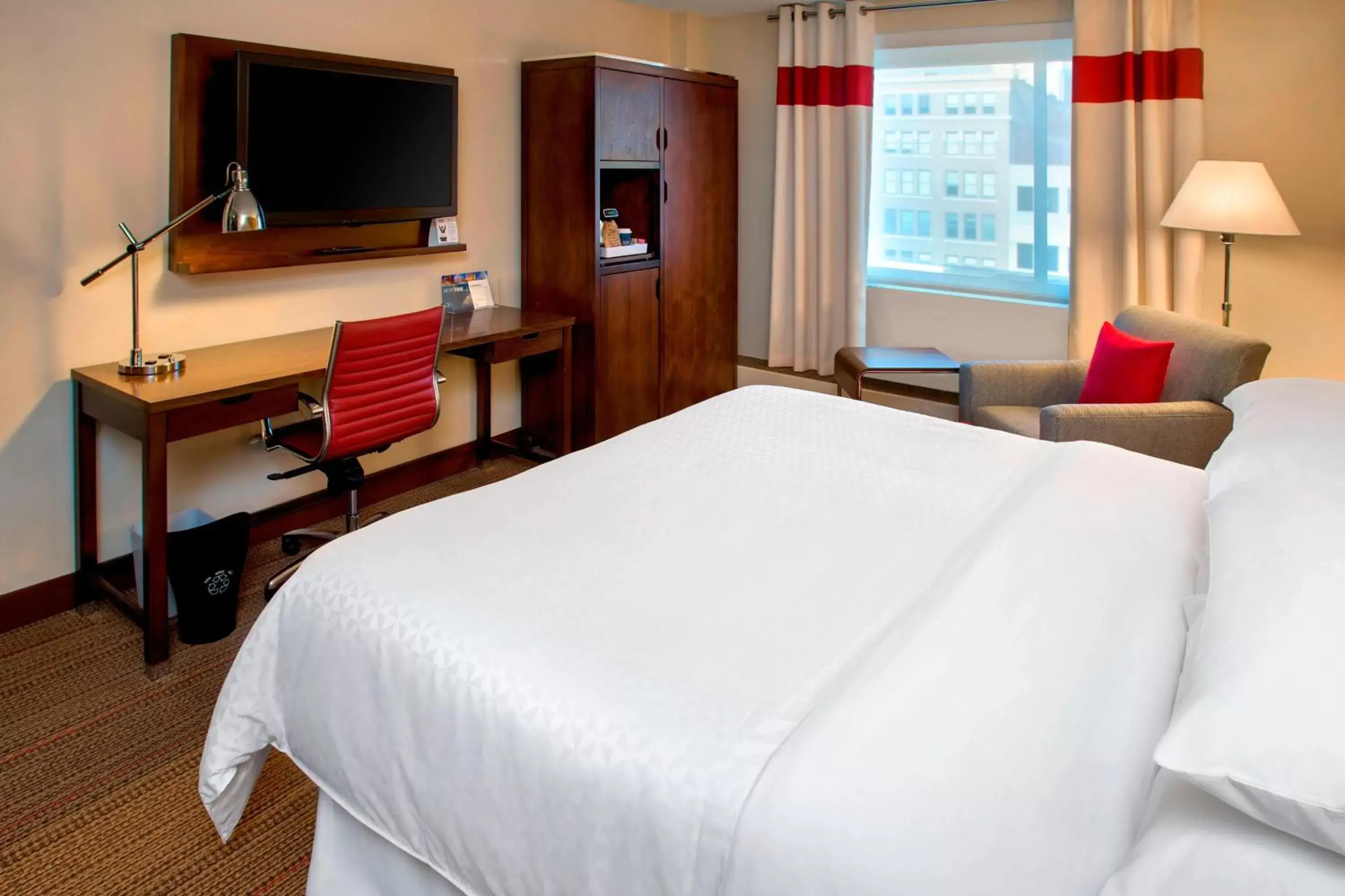 Standard King Room in Four Points by Sheraton Charleston Standard King Room in Four Points by Sheraton Charleston