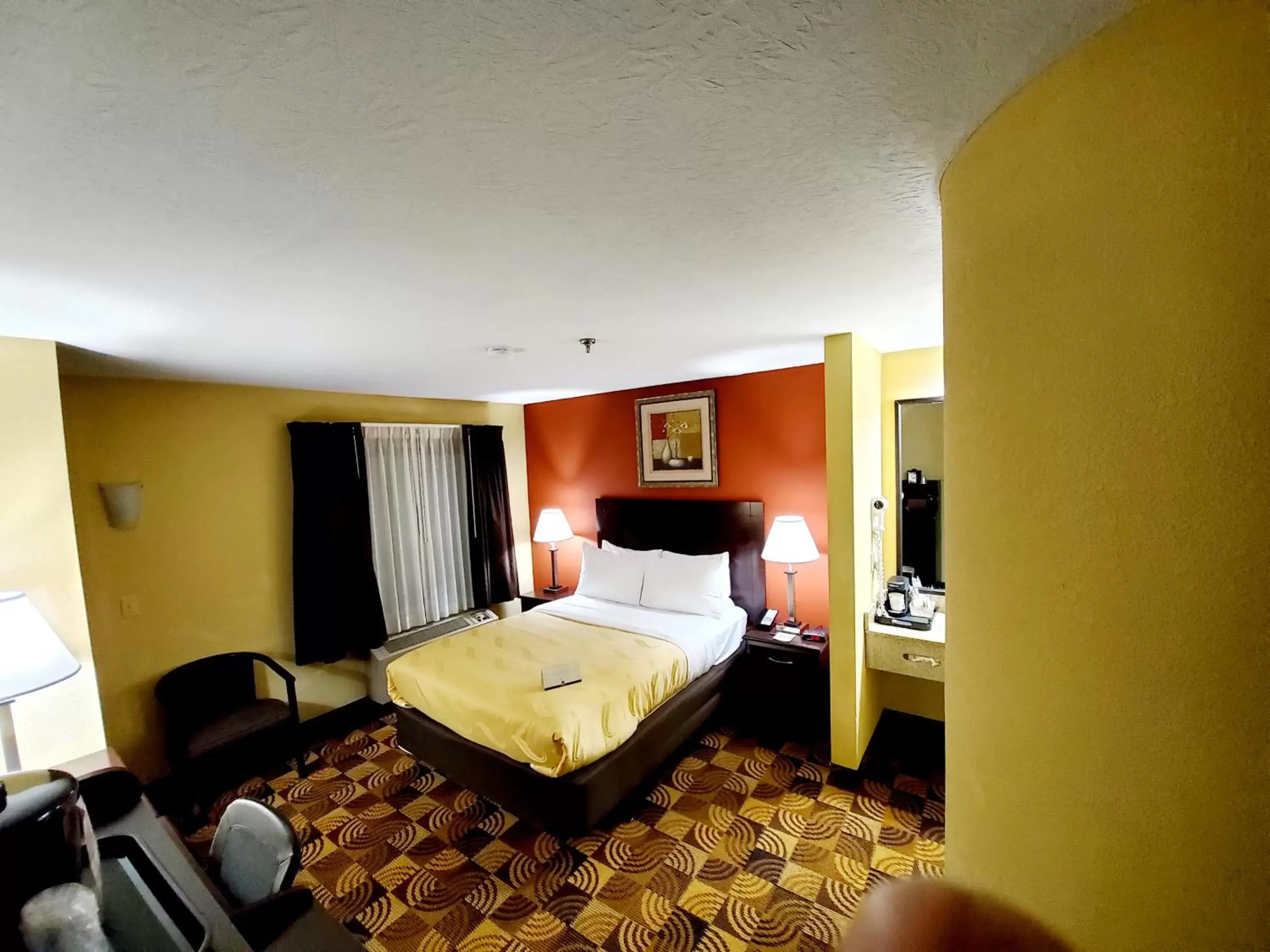 Queen Room in Quality Inn Brunswick Cleveland South Queen Room in Quality Inn Brunswick Cleveland South