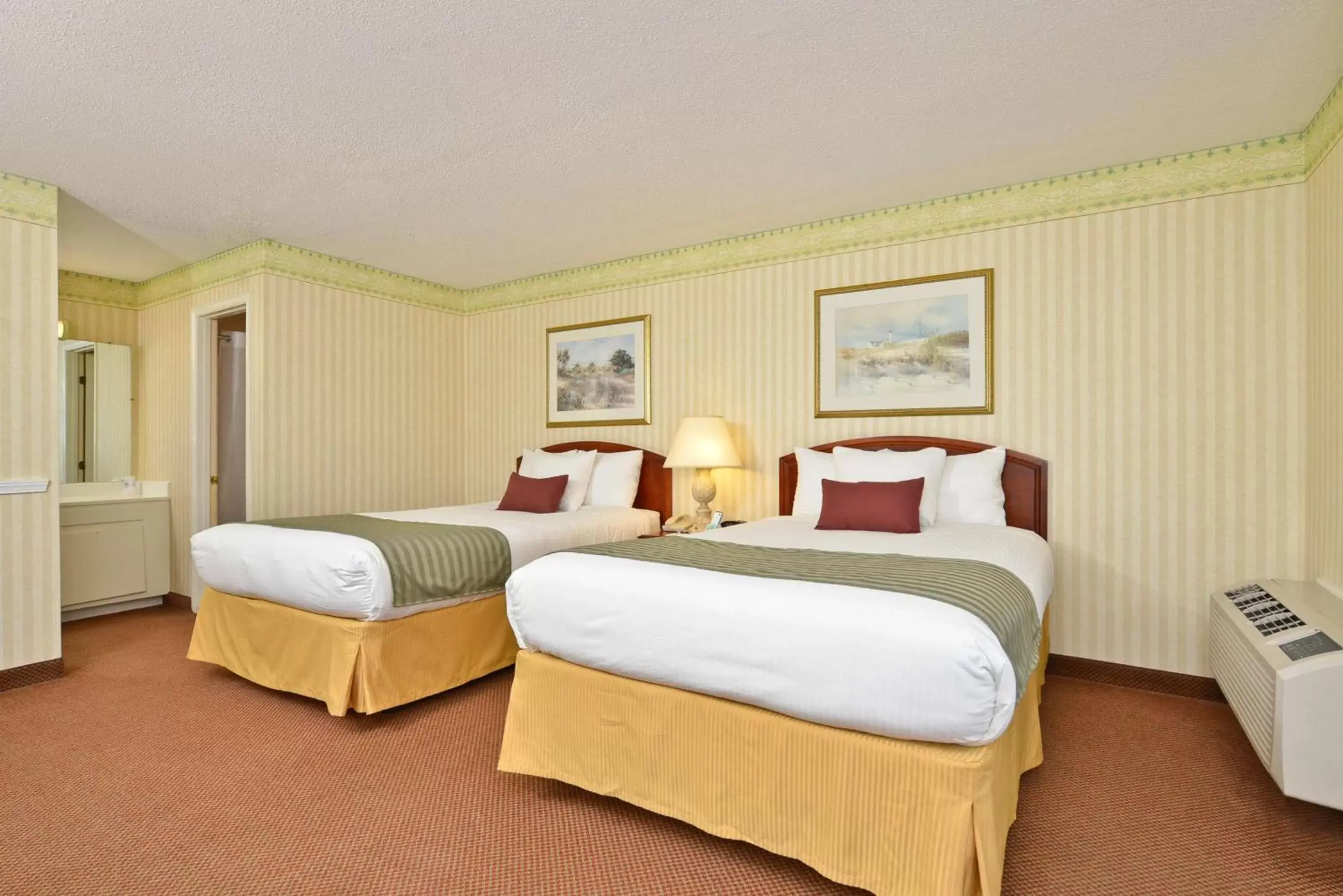 Double Room with Two Double Beds and Mobility Accessible Walk In Shower - Non-Smoking in Best Western - Freeport Inn Double Room with Two Double Beds and Mobility Accessible Walk In Shower - Non-Smoking in Best Western - Freeport Inn