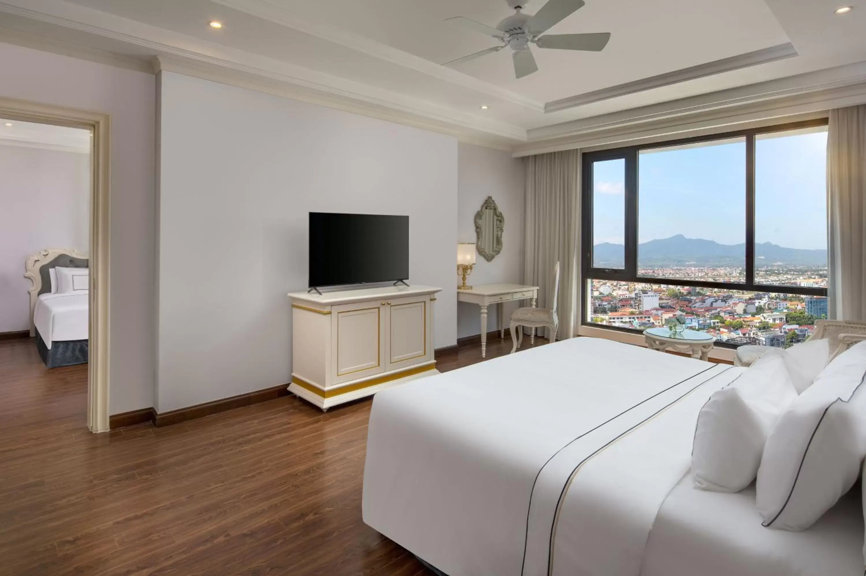 Two-Bedroom Deluxe Room with City View in Melia Vinpearl Quang Binh Two-Bedroom Deluxe Room with City View in Melia Vinpearl Quang Binh