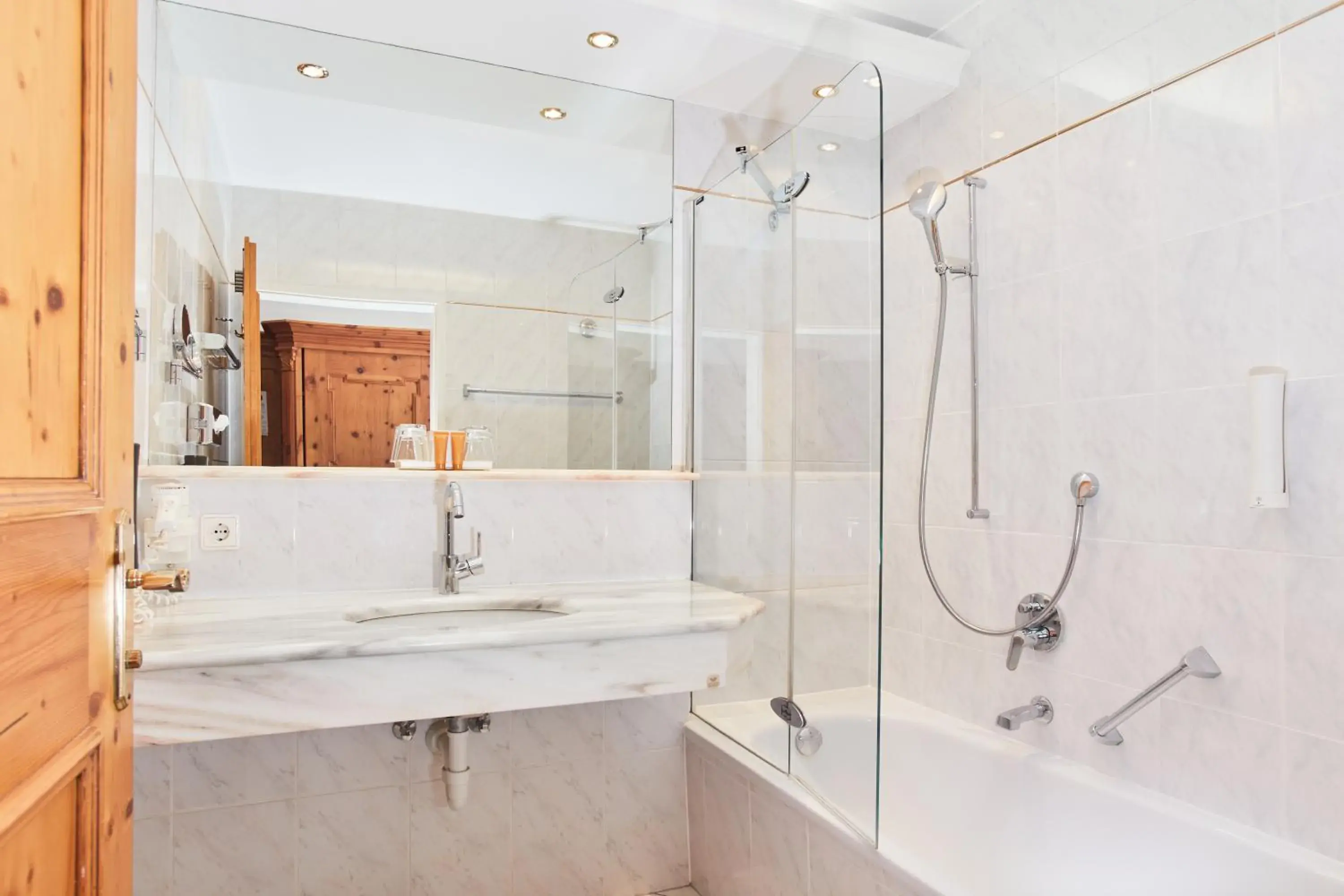 Studio with Sofa Bed in Luxury All Inclusive Resort Schwarzbrunn 4 Sterne Superior Studio with Sofa Bed in Luxury All Inclusive Resort Schwarzbrunn 4 Sterne Superior