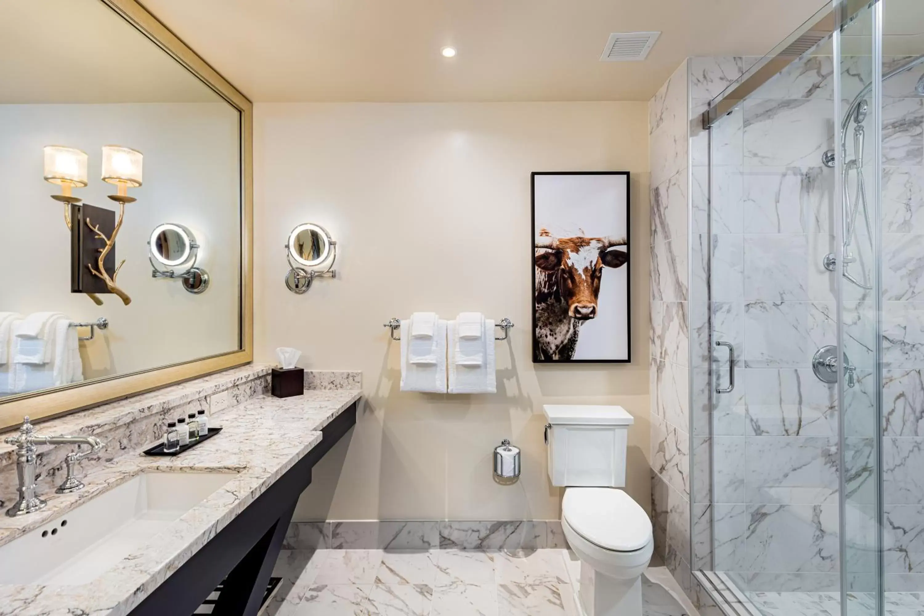 King Room with Pool View in The Brownwood Hotel & Spa King Room with Pool View in The Brownwood Hotel & Spa