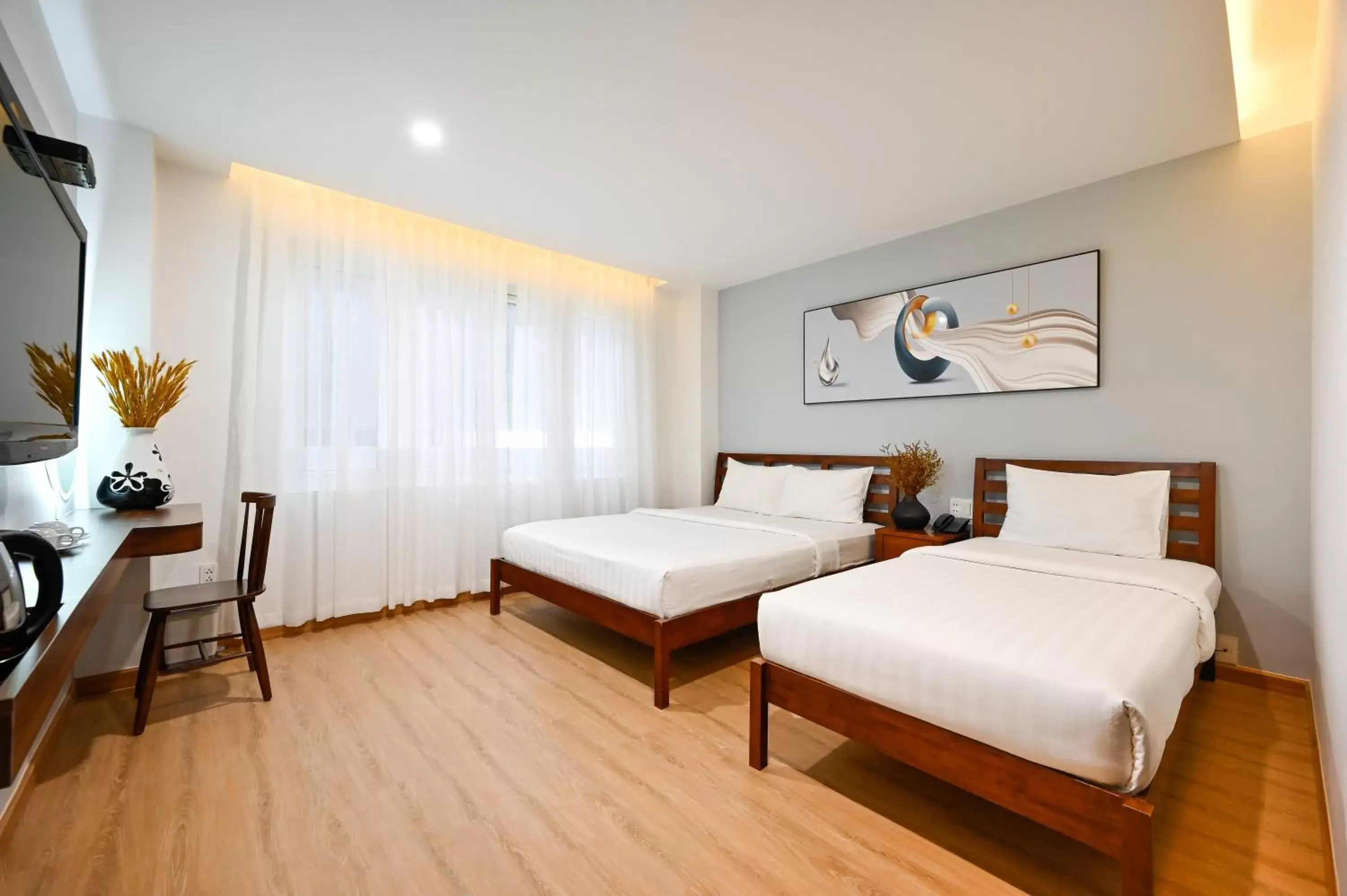 Deluxe Triple Room in Pearl Central Hotel- Near Nguyen Hue street Deluxe Triple Room in Pearl Central Hotel- Near Nguyen Hue street