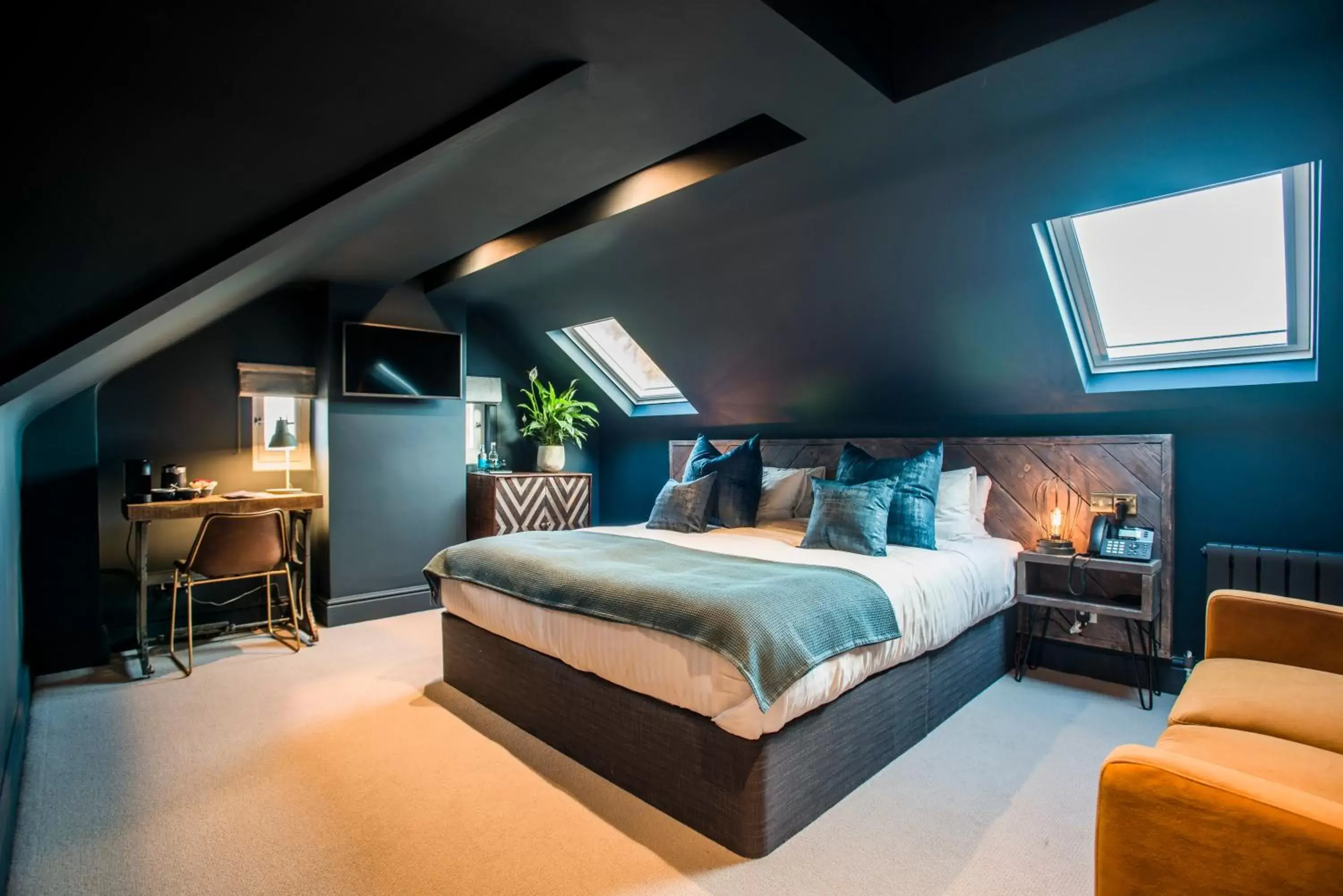 Superior King Room in The Lodge Duxford Superior King Room in The Lodge Duxford