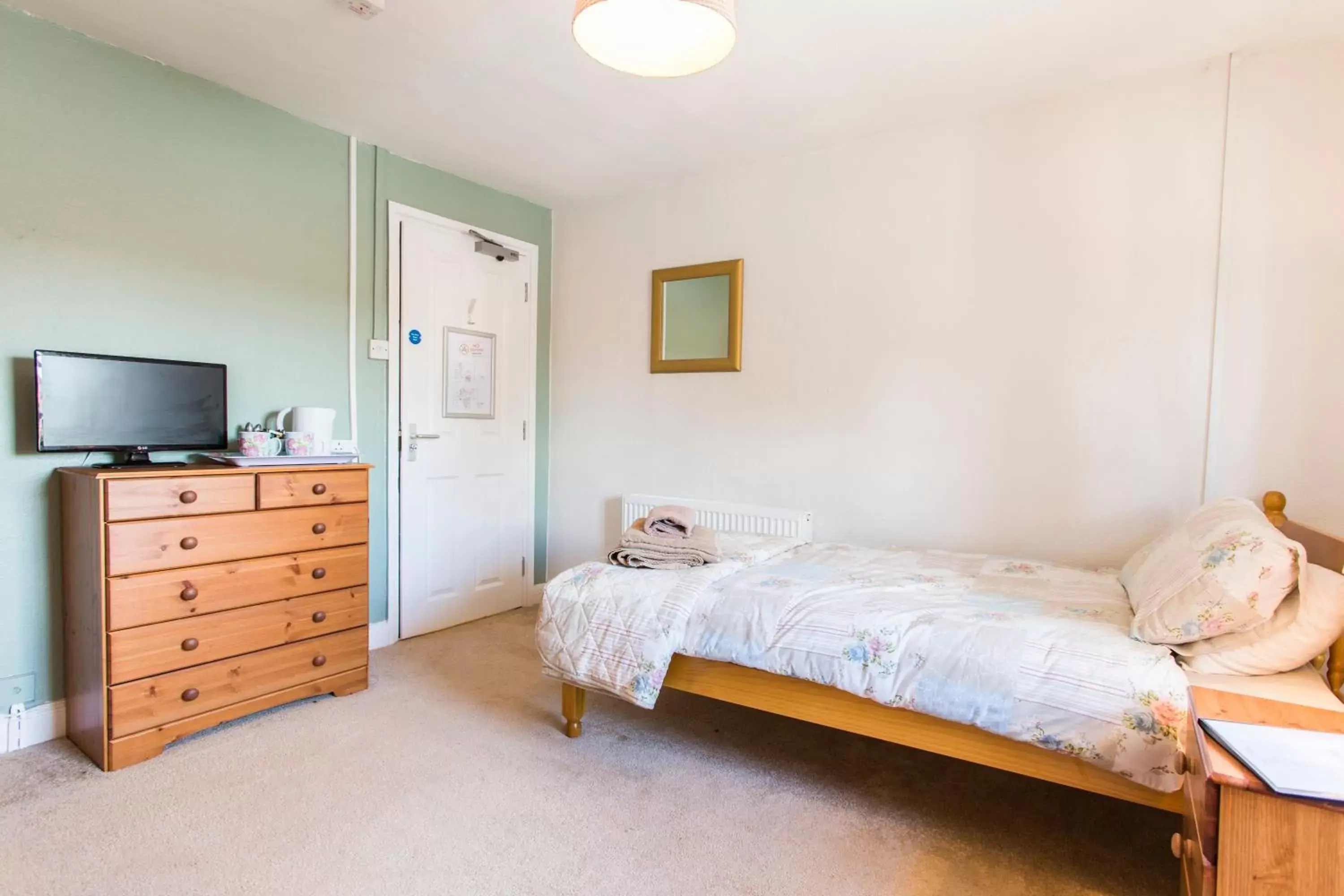 Large Twin Room in The Swan Large Twin Room in The Swan