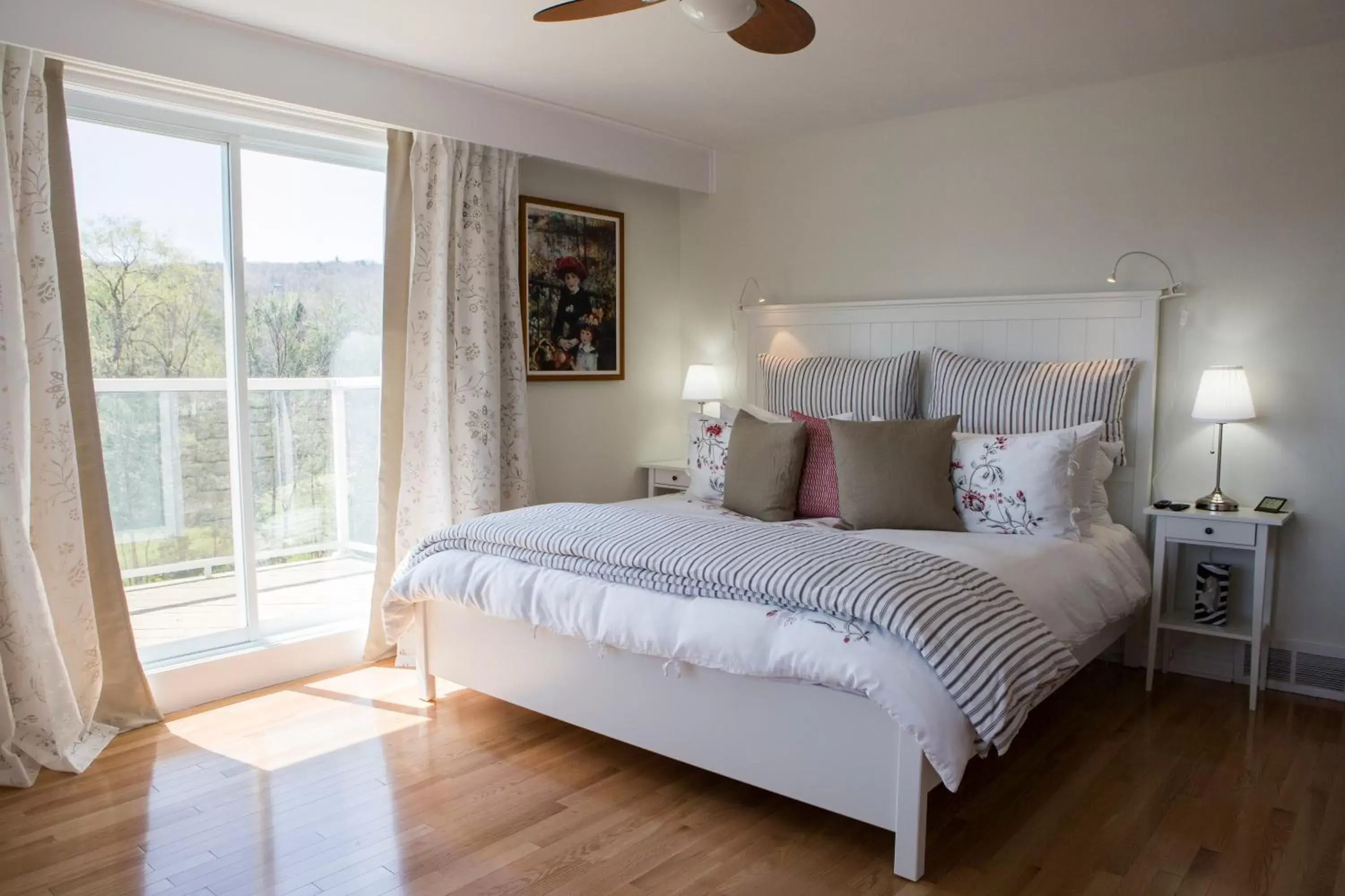 King Room with Lake View in Auberge Tom B&B King Room with Lake View in Auberge Tom B&B