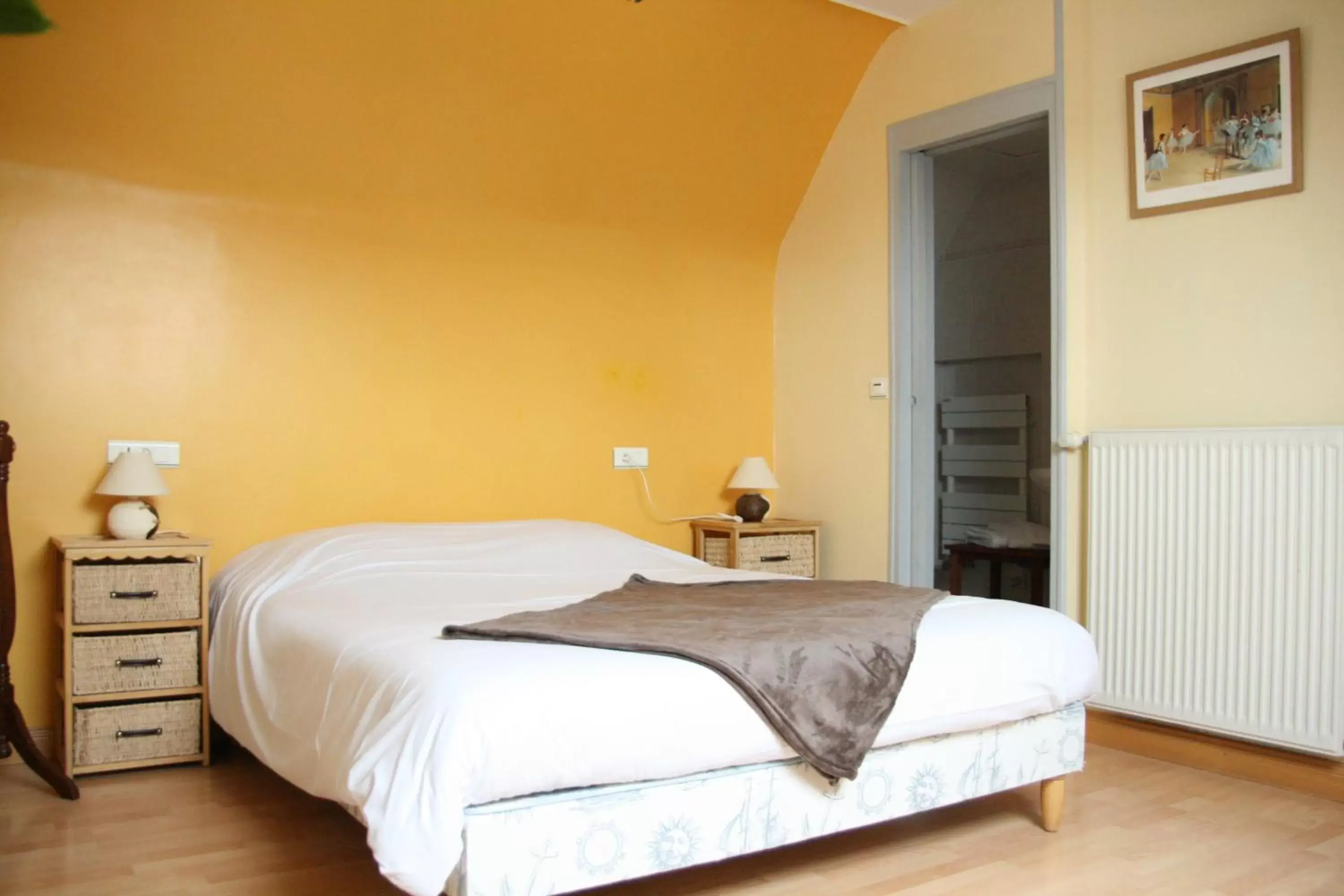 Standard Queen Room in La Pénate Standard Queen Room in La Pénate