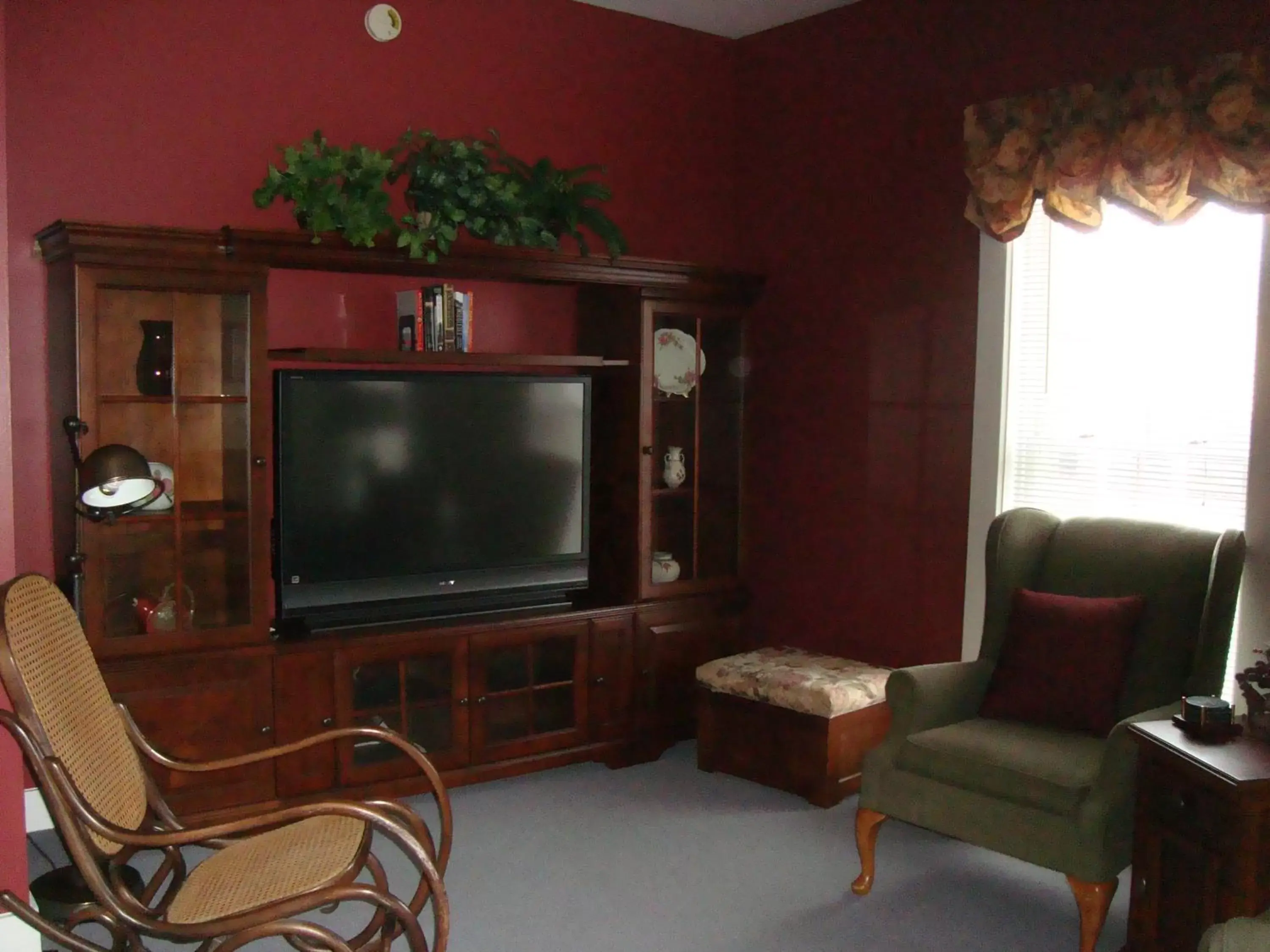 Queen Suite in Bristol Suites Queen Suite in Bristol Suites