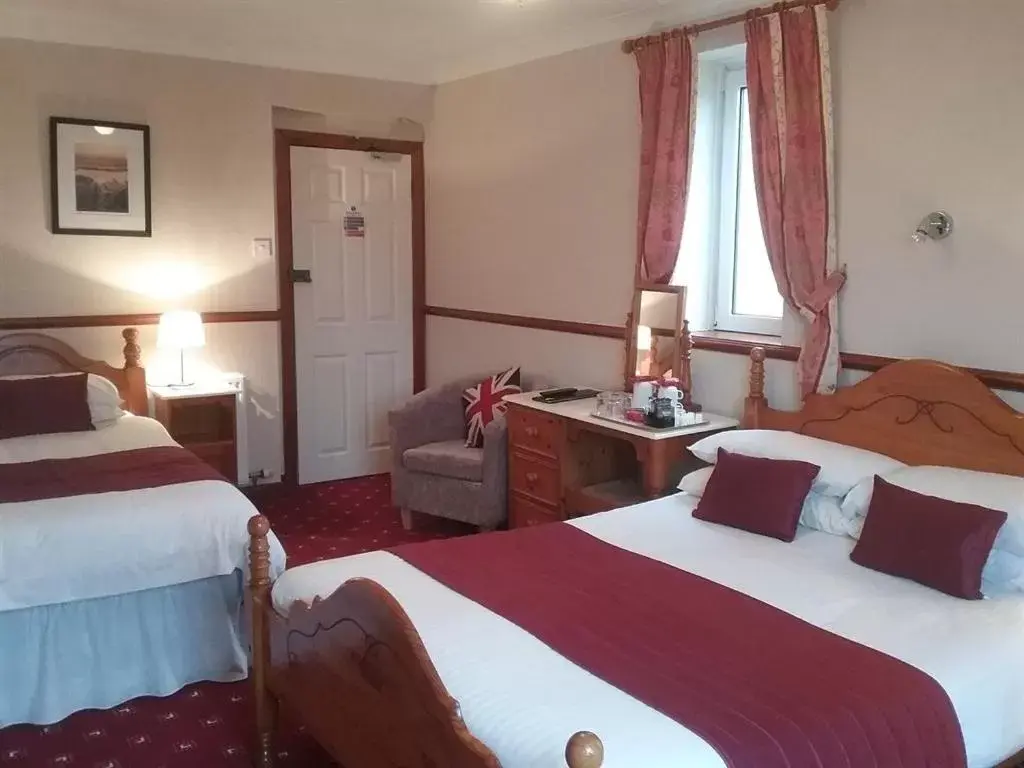 Quadruple Room in The Gower Hotel Quadruple Room in The Gower Hotel