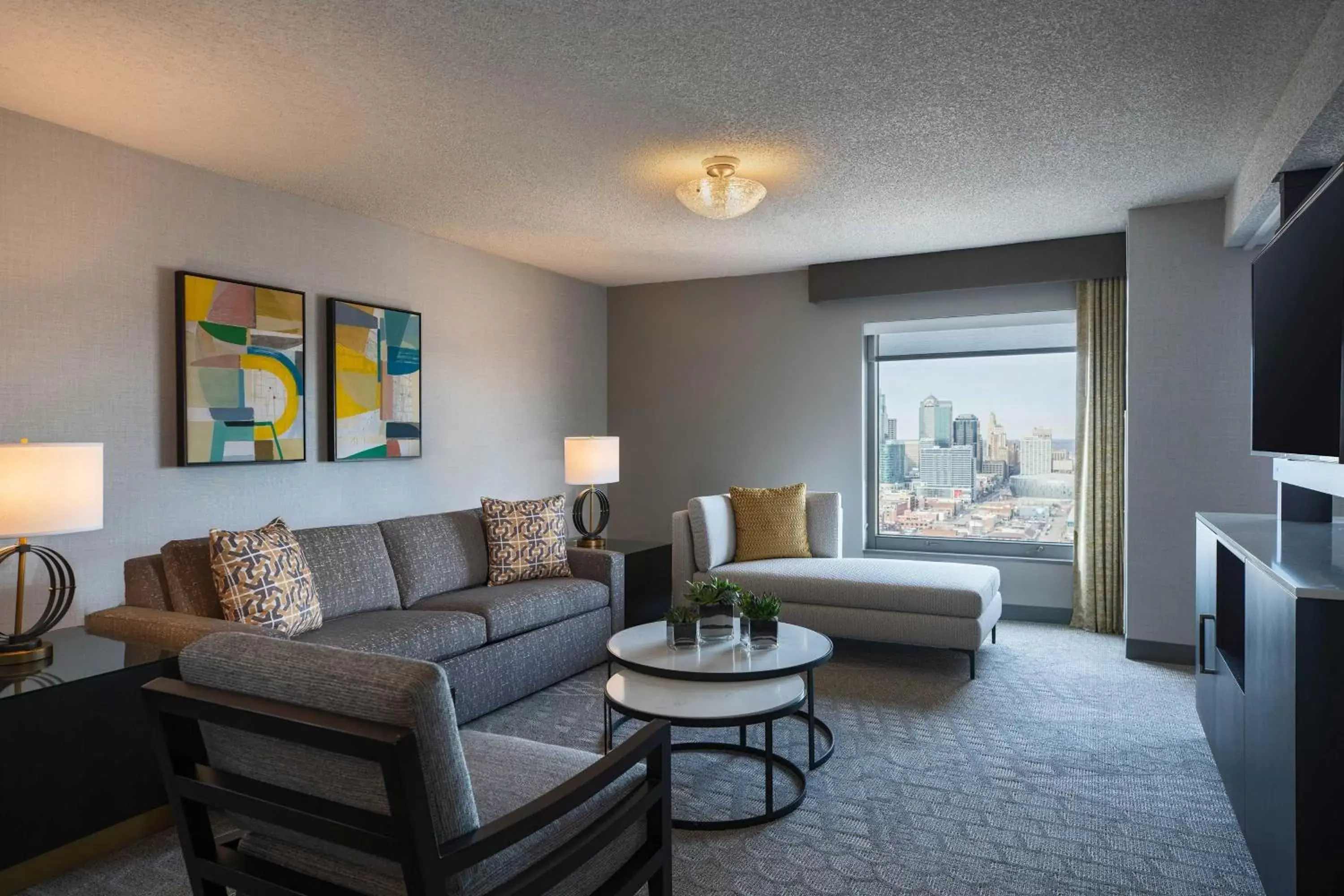 Junior Suite,1 King, Corner room, Sofa Bed, High floor in Sheraton Kansas City Hotel at Crown Center Junior Suite,1 King, Corner room, Sofa Bed, High floor in Sheraton Kansas City Hotel at Crown Center