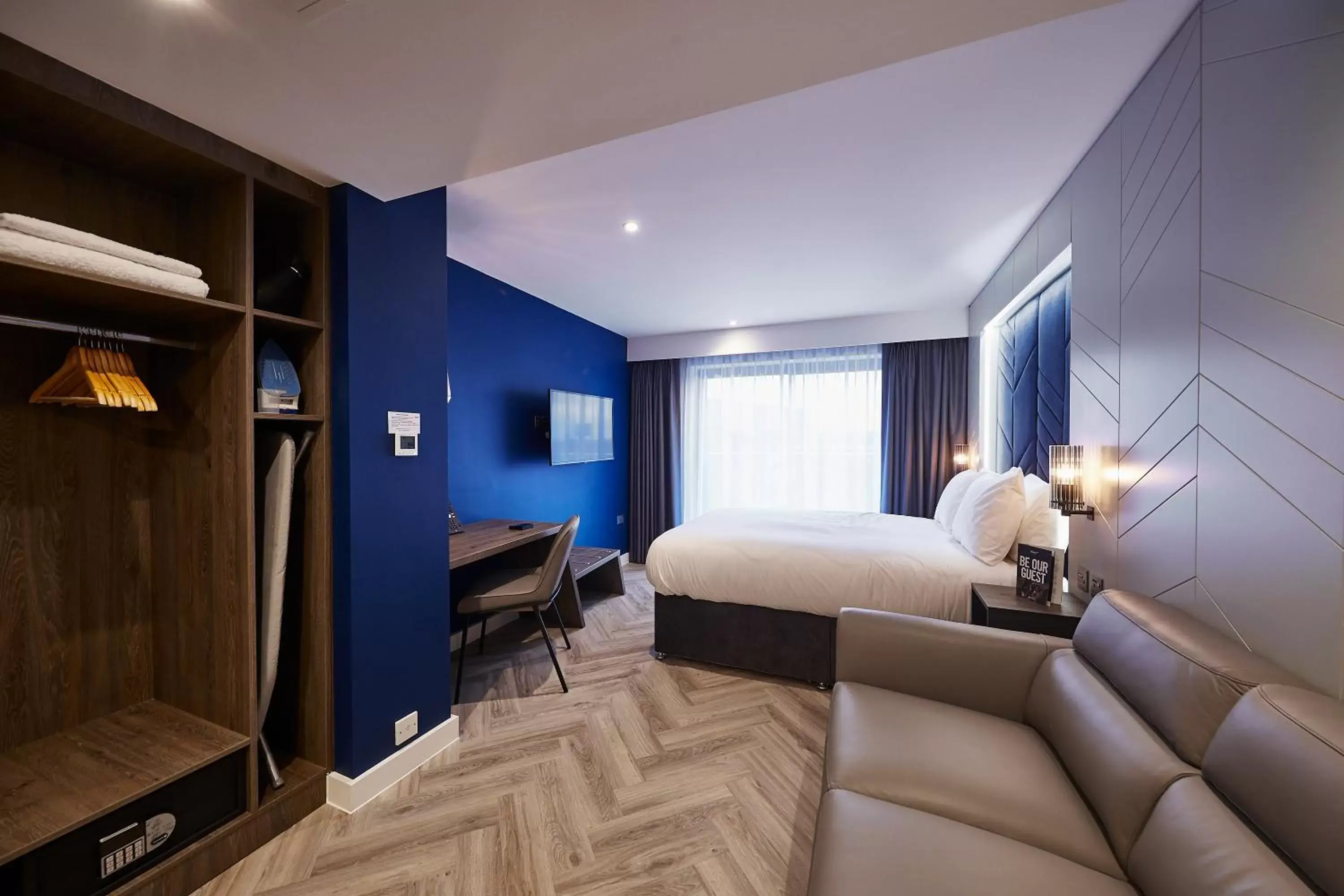 Smart Studio with Balcony in Roomzzz York City Smart Studio with Balcony in Roomzzz York City