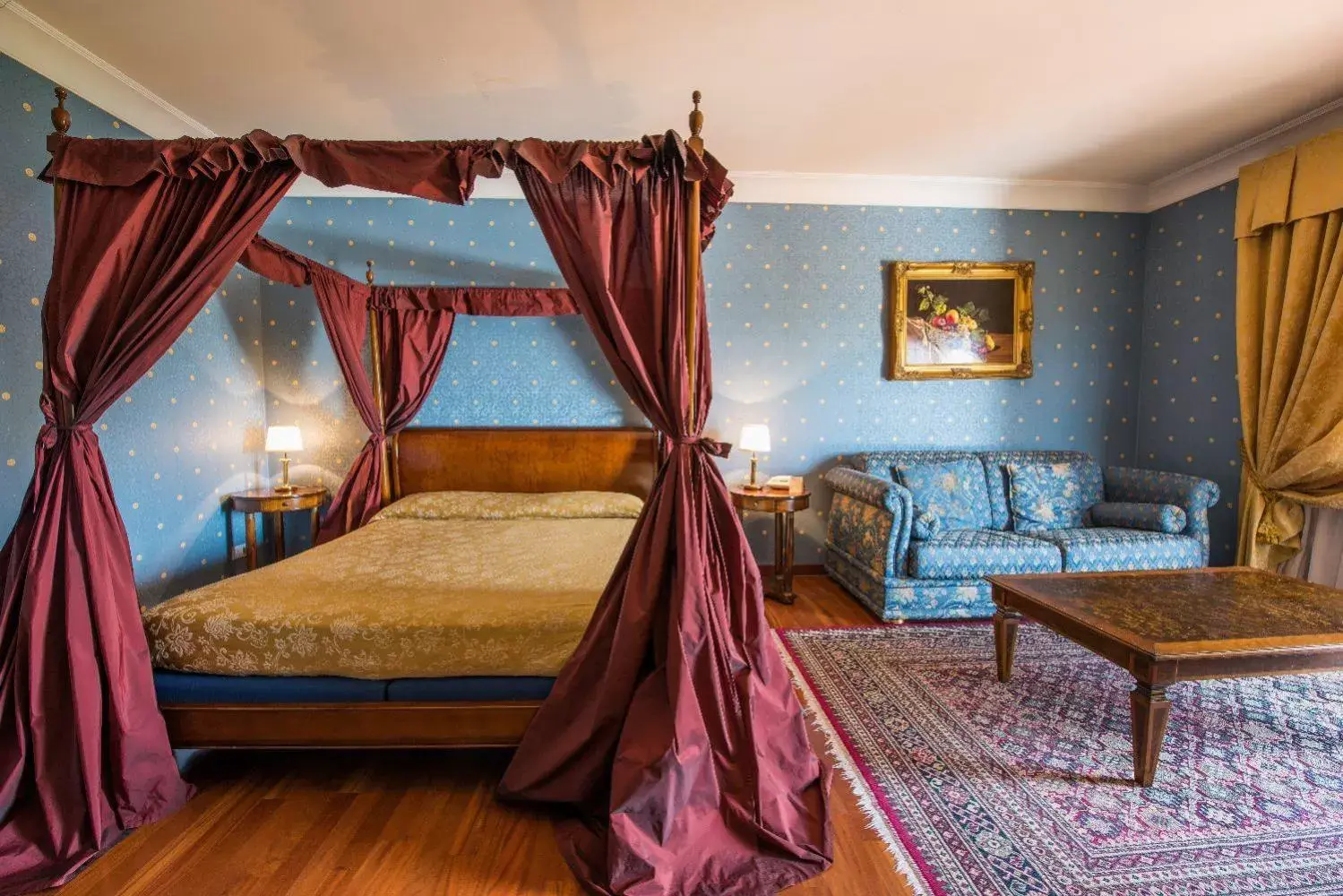 Suite with Hot Tub in Hotel Bramante Suite with Hot Tub in Hotel Bramante