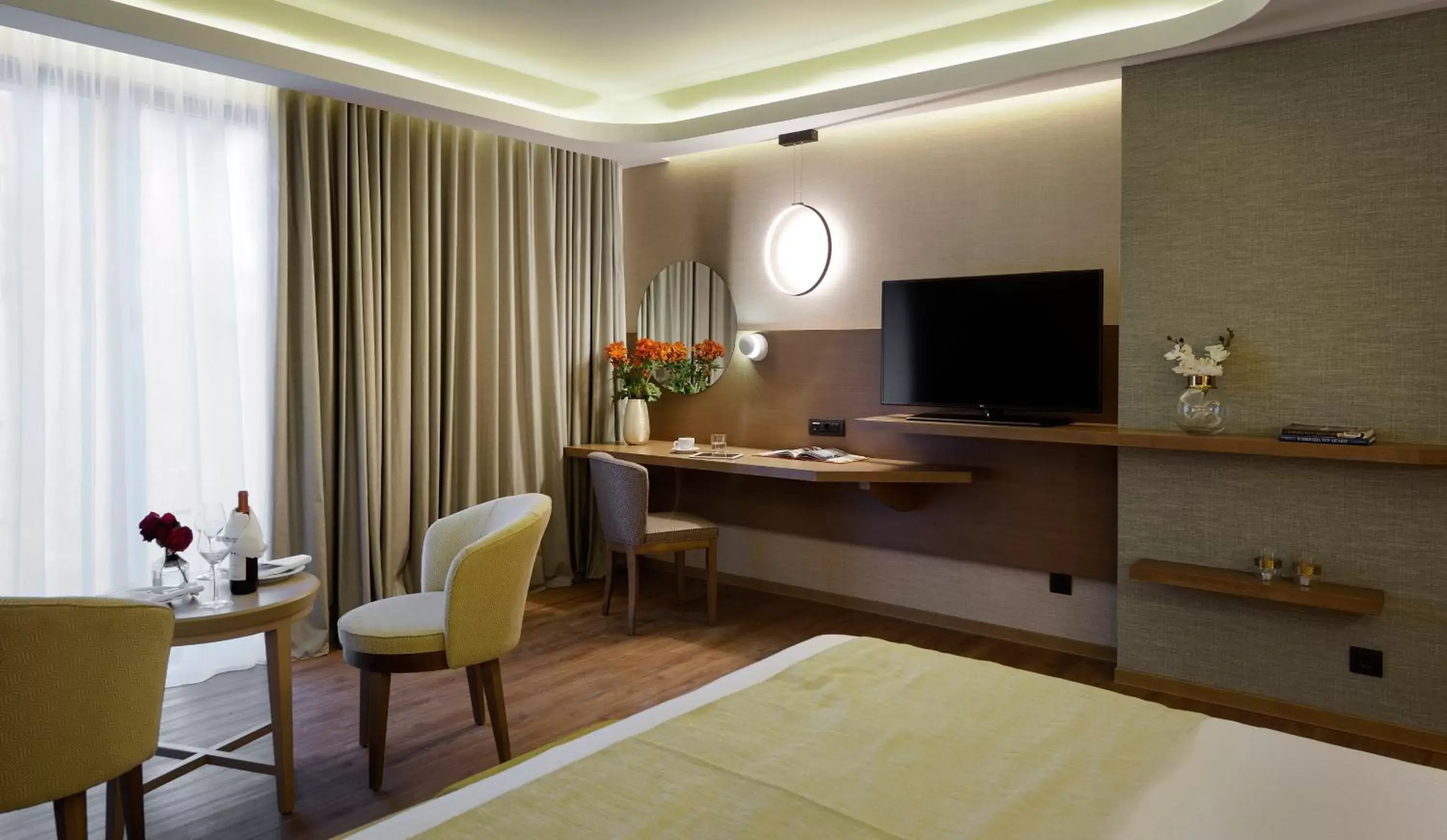 Executive Suite with City View in Wyndham Athens Residence Executive Suite with City View in Wyndham Athens Residence