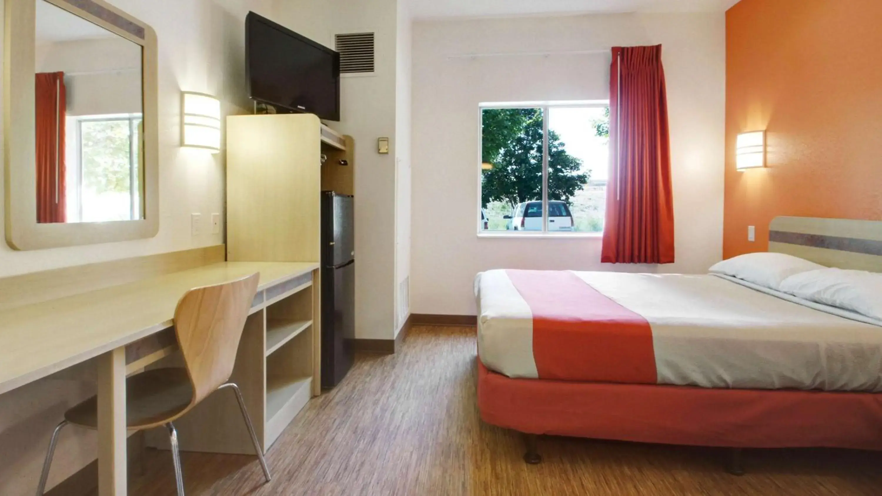 Queen Room - Disability Access - Non-Smoking in Motel 6 Lehi, UT - Thanksgiving Point Queen Room - Disability Access - Non-Smoking in Motel 6 Lehi, UT - Thanksgiving Point