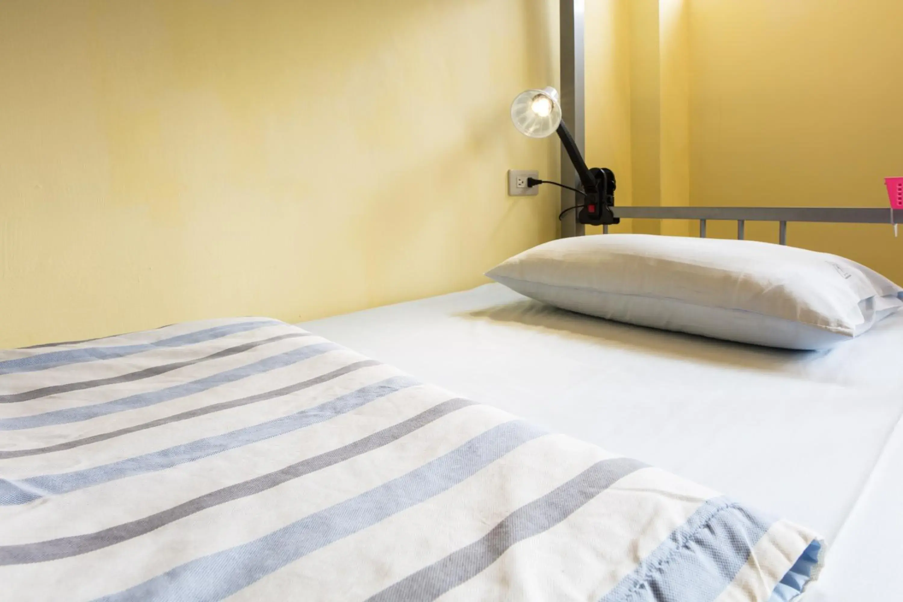 Bed in 6-Bed Mixed Dormitory Room in On My Way - Taipei Hostel Bed in 6-Bed Mixed Dormitory Room in On My Way - Taipei Hostel