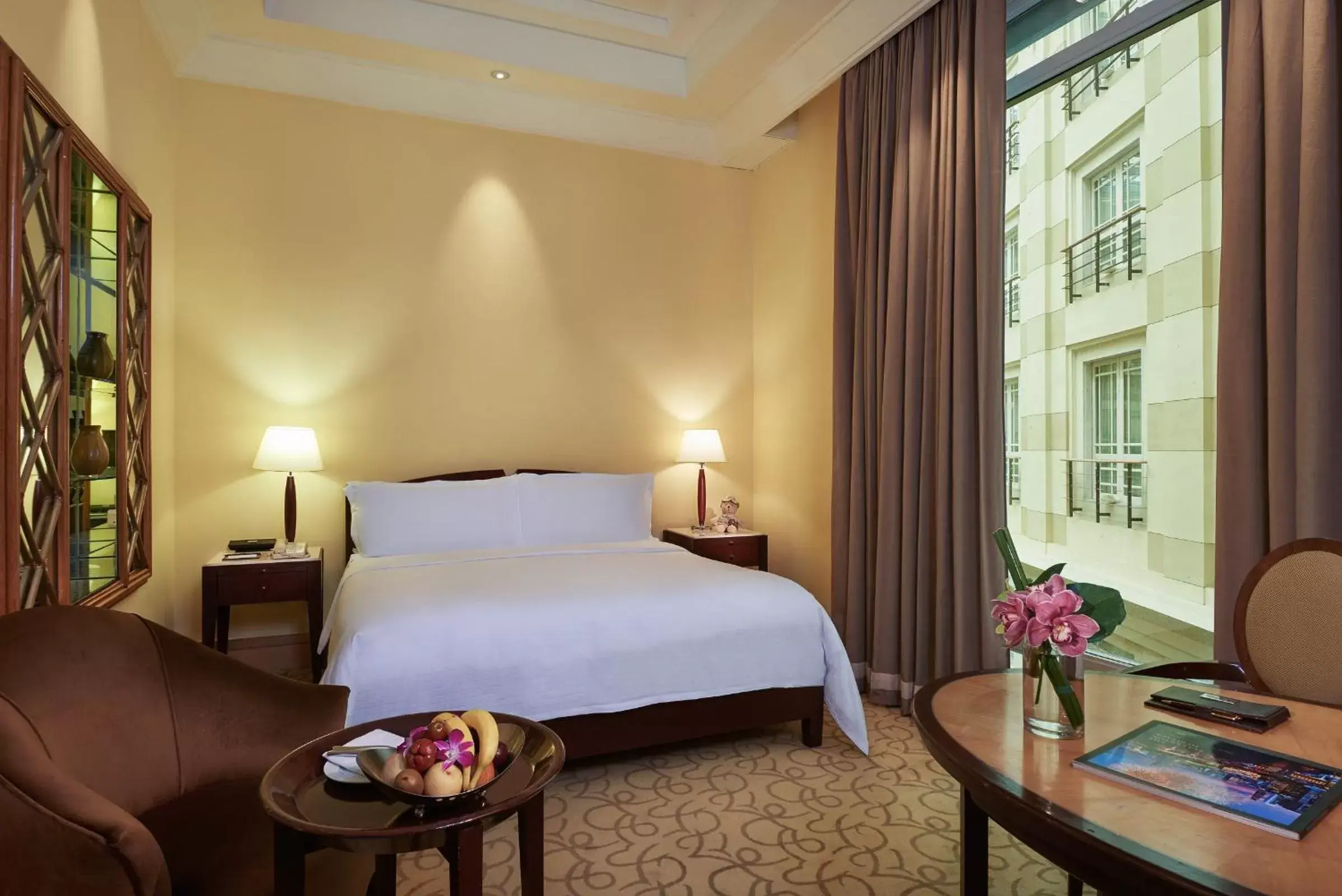 Straits Club Courtyard Room in The Fullerton Hotel Singapore Straits Club Courtyard Room in The Fullerton Hotel Singapore