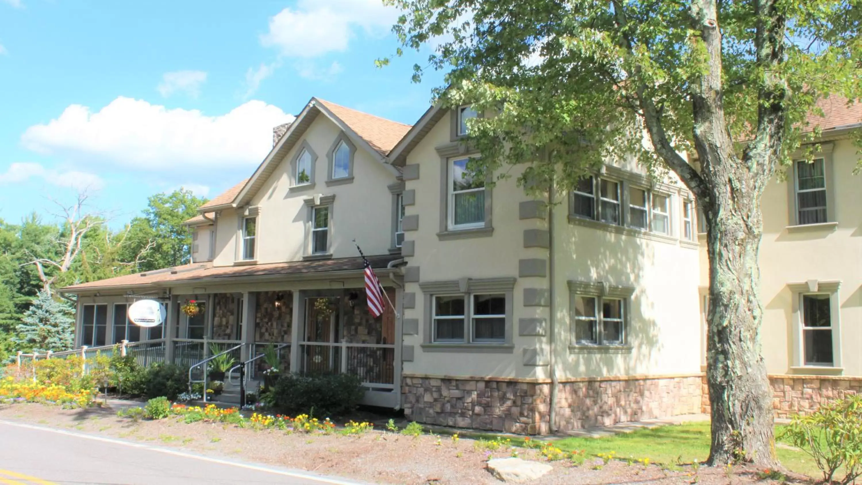 King Suite with Sofabed in Woodfield Manor - A Sundance Vacations Property King Suite with Sofabed in Woodfield Manor - A Sundance Vacations Property