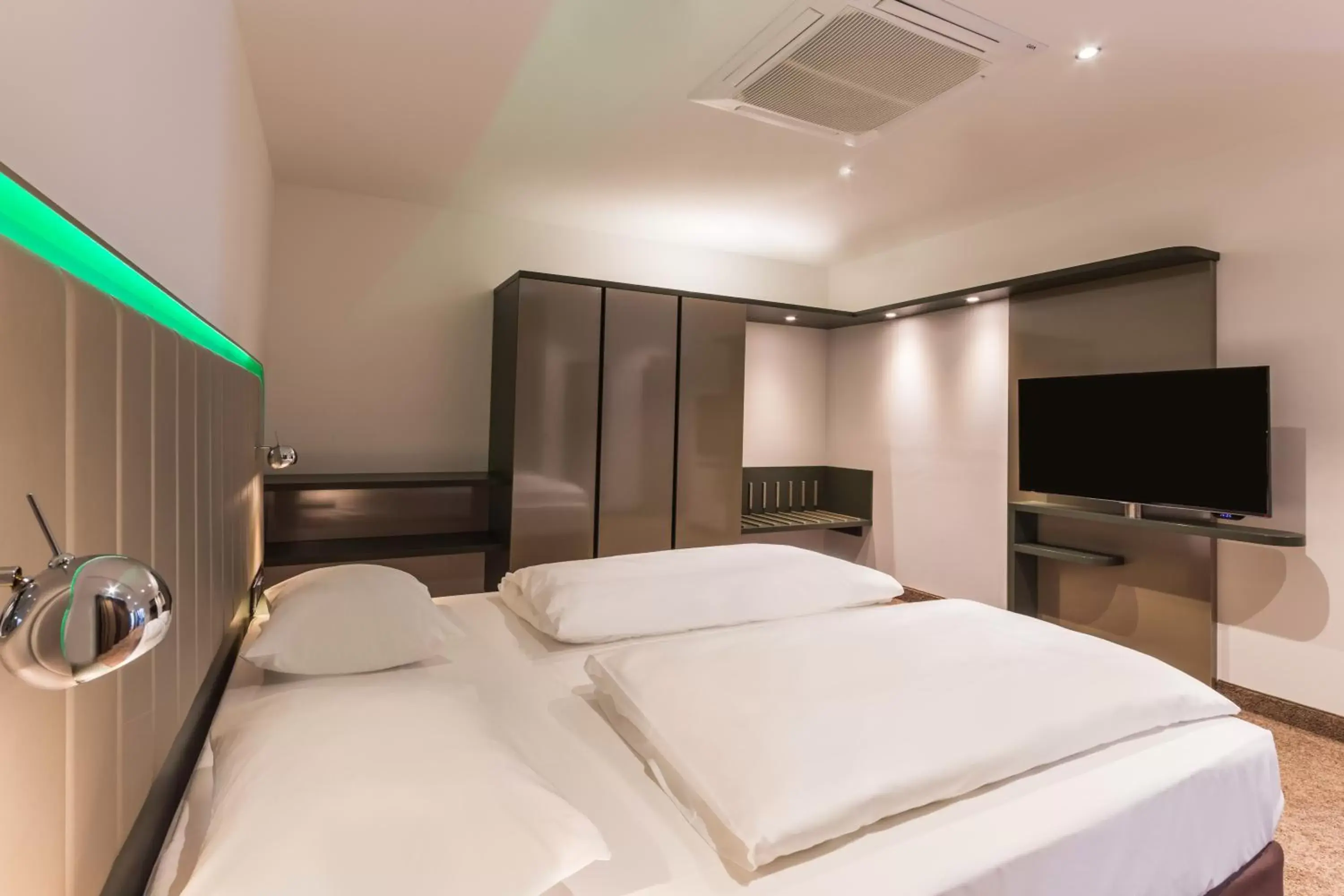 King Suite with Balcony in Park Inn by Radisson Neumarkt King Suite with Balcony in Park Inn by Radisson Neumarkt